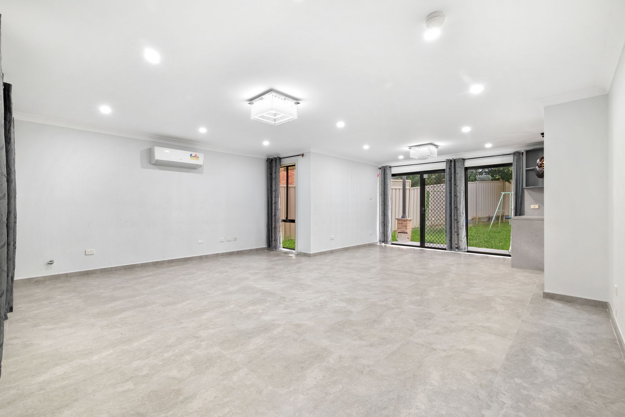 28B Fullerton Circuit, St Helens Park, NSW 2560