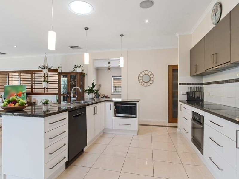 22 McConnachie Court, Ascot, VIC 3551