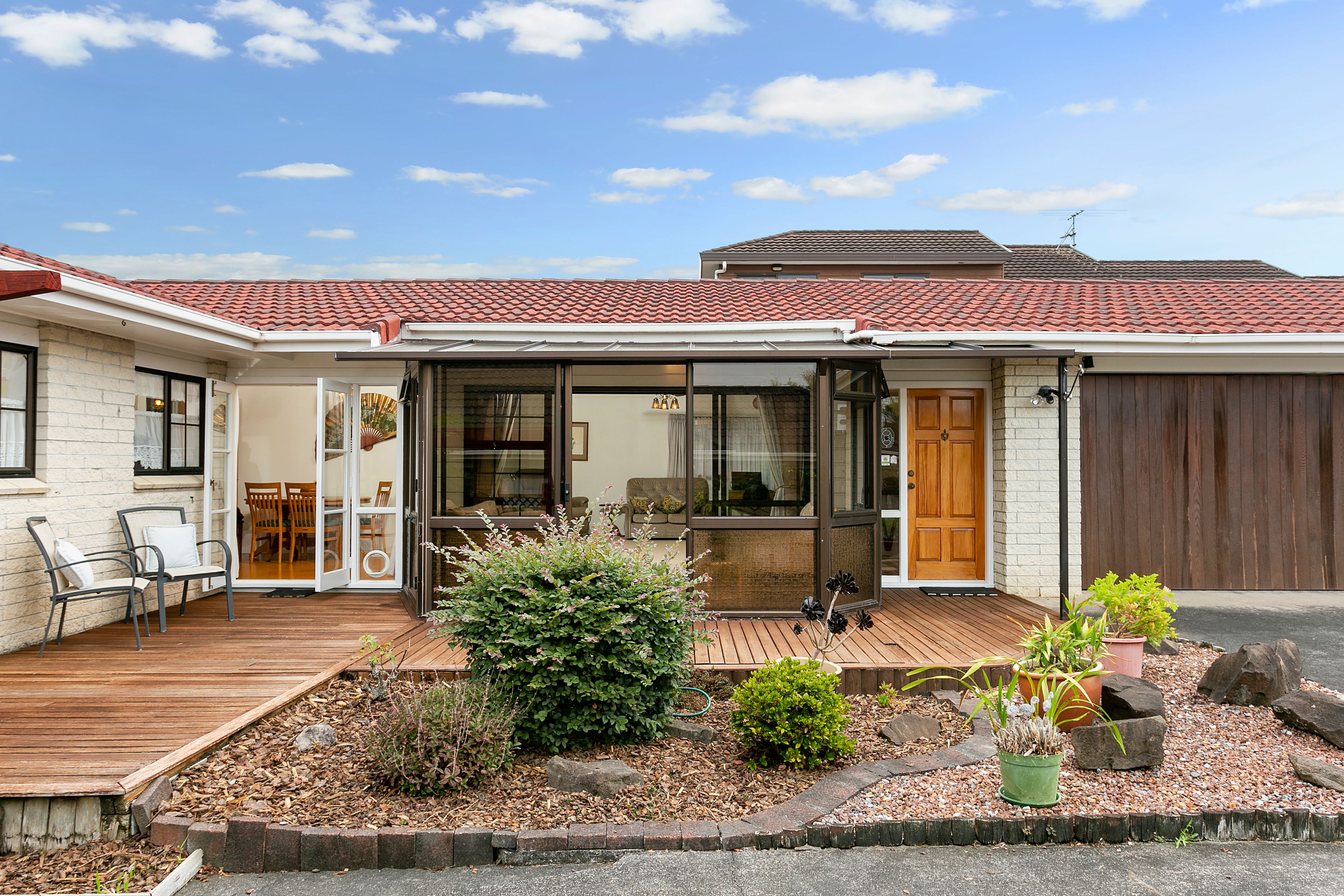2/5 Spring Grove, Henderson, Waitakere City
