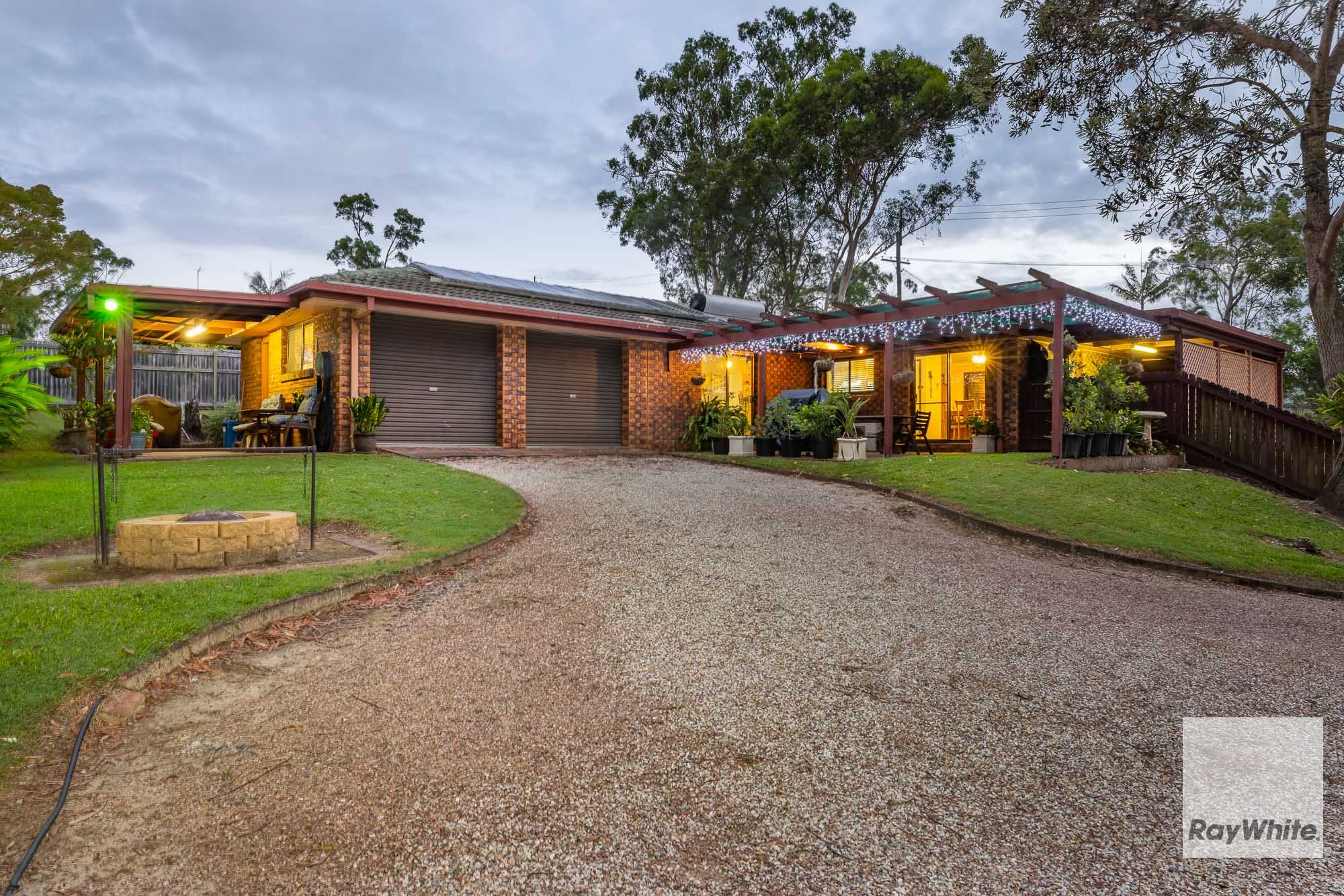 4 Azalea Street, Redland Bay QLD 4165