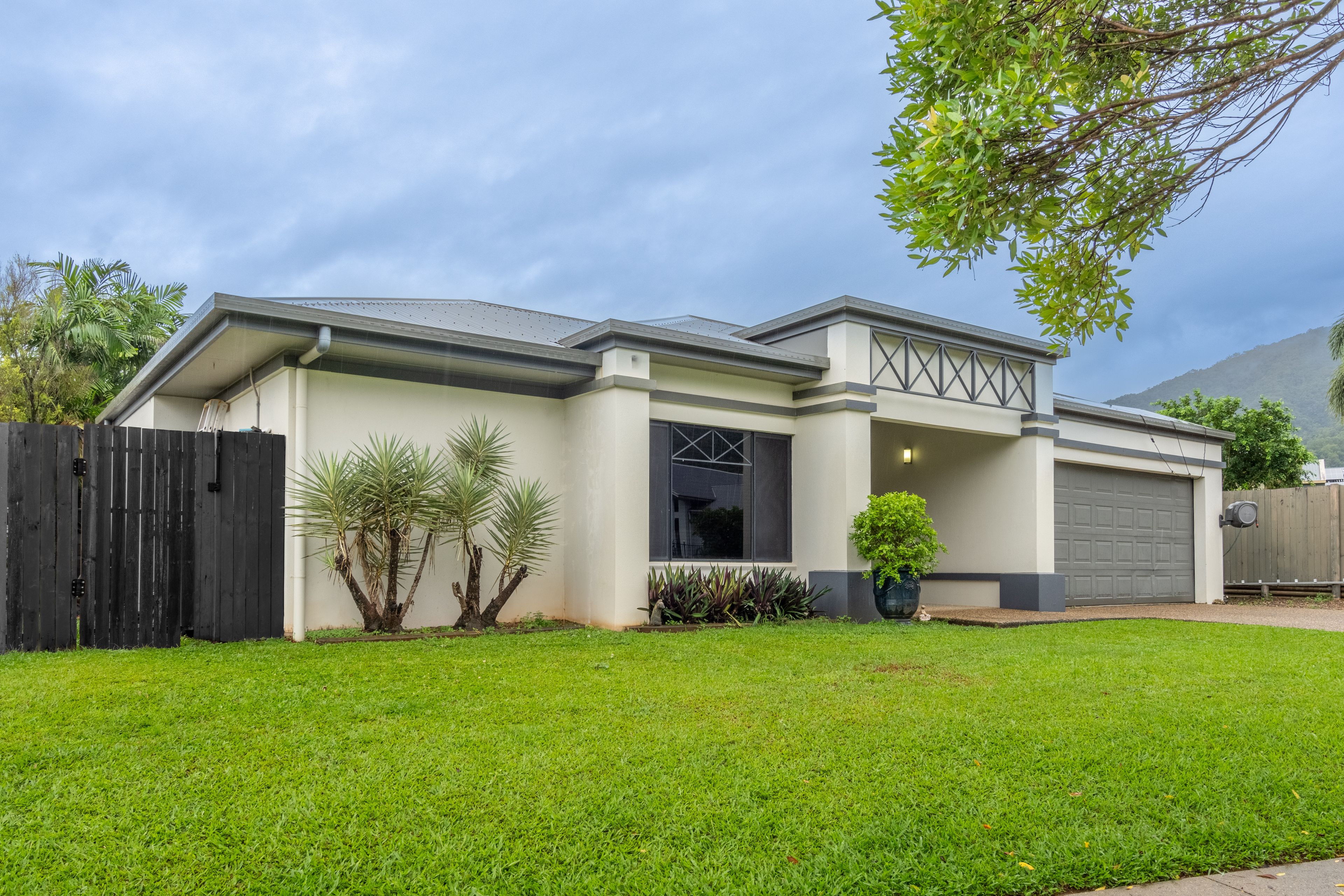 11 Fitzmaurice Drive, Bentley Park QLD 4869
