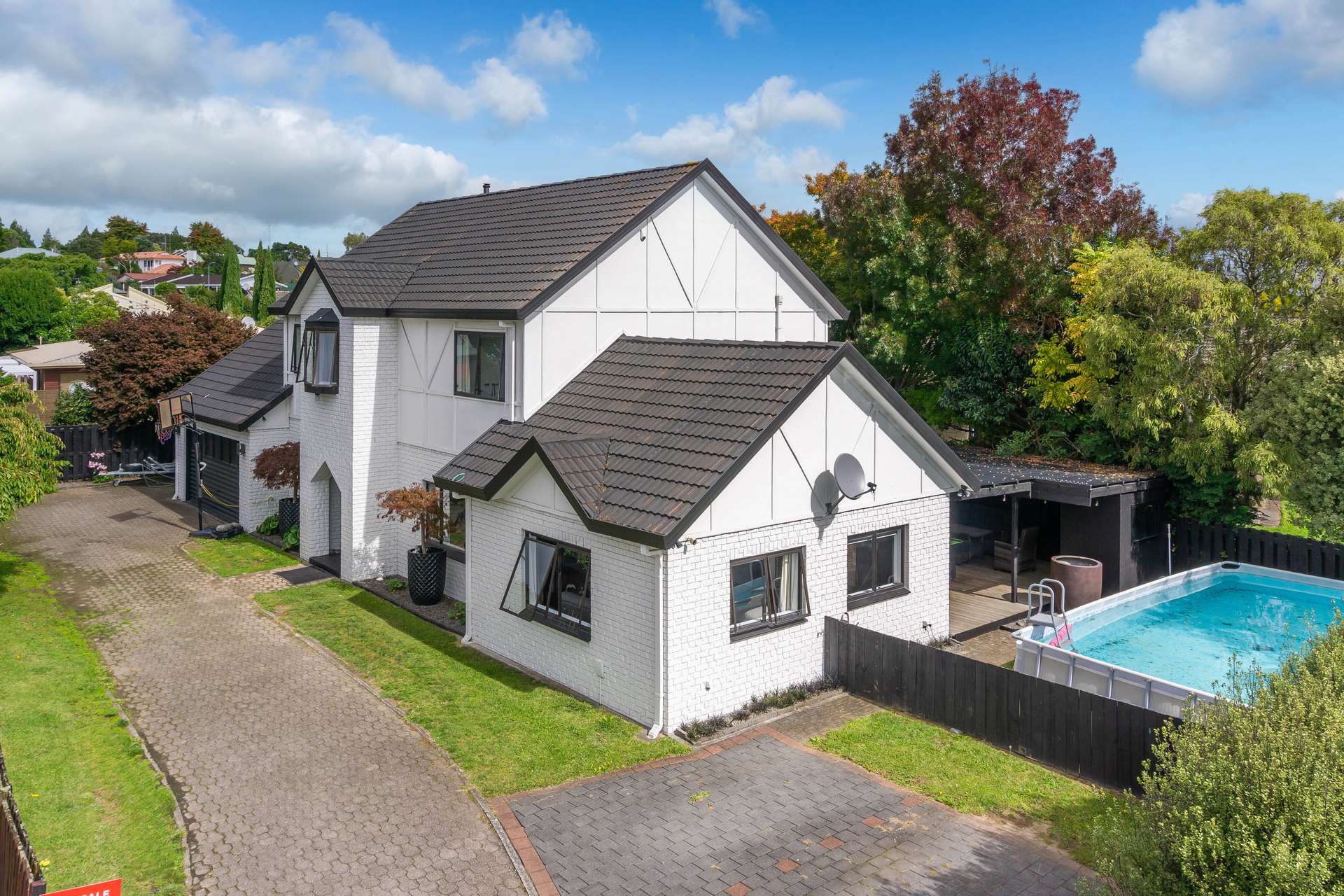 66 Chedworth Avenue photo 1