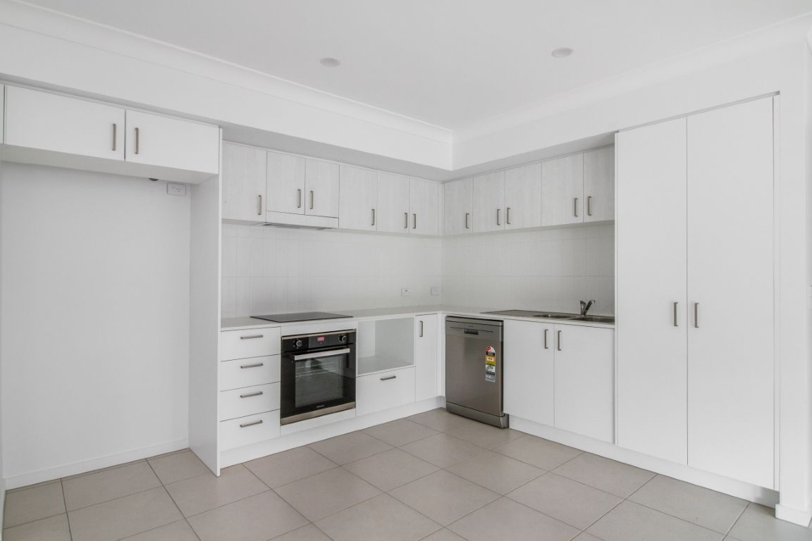 2/1 Dominique Way, Flinders View, QLD 4305