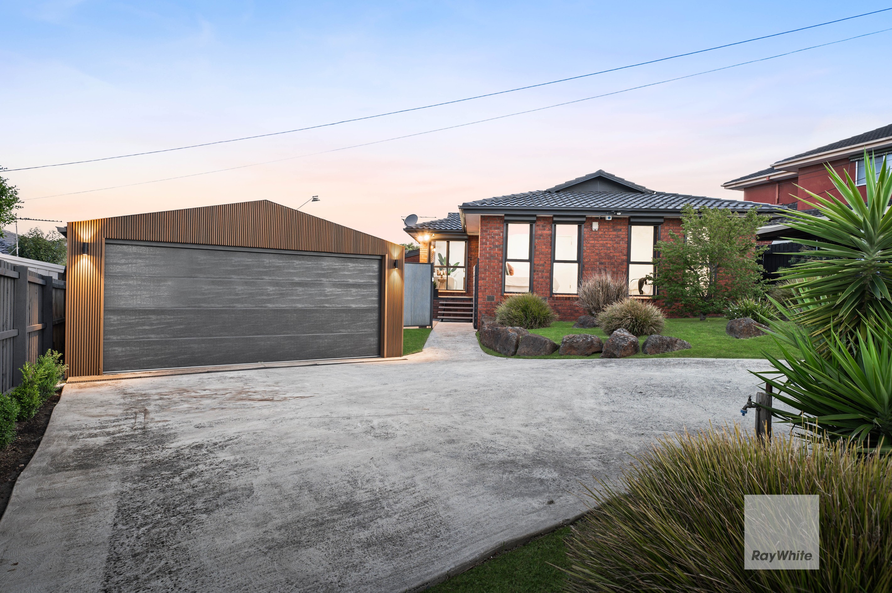 13 Highcliffe Close, Gladstone Park, VIC 3043