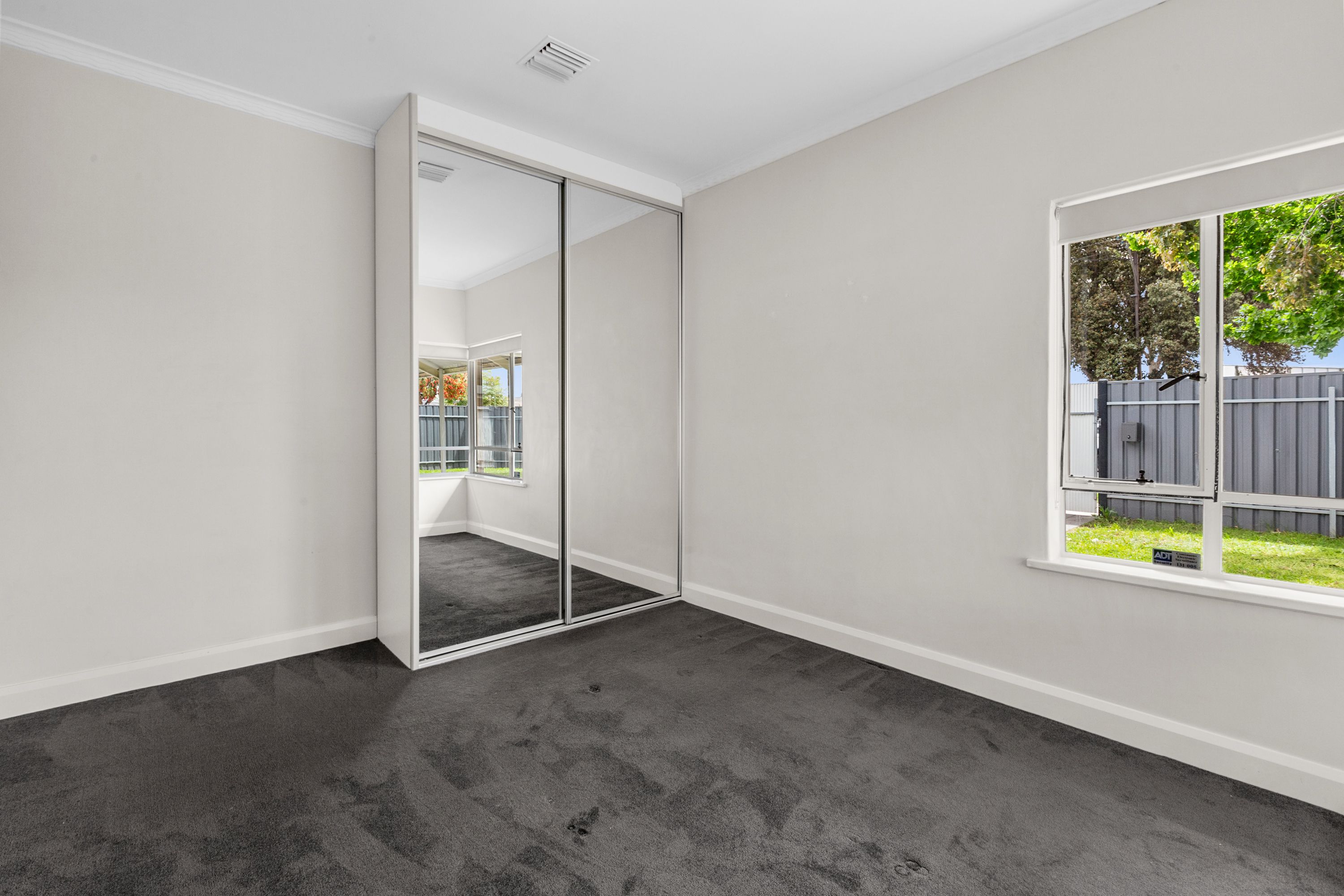 15 Glen Lossie Street — photo 8 of 10