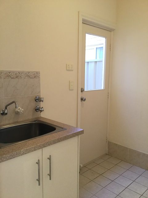 14a Reo Road — photo 10 of 11