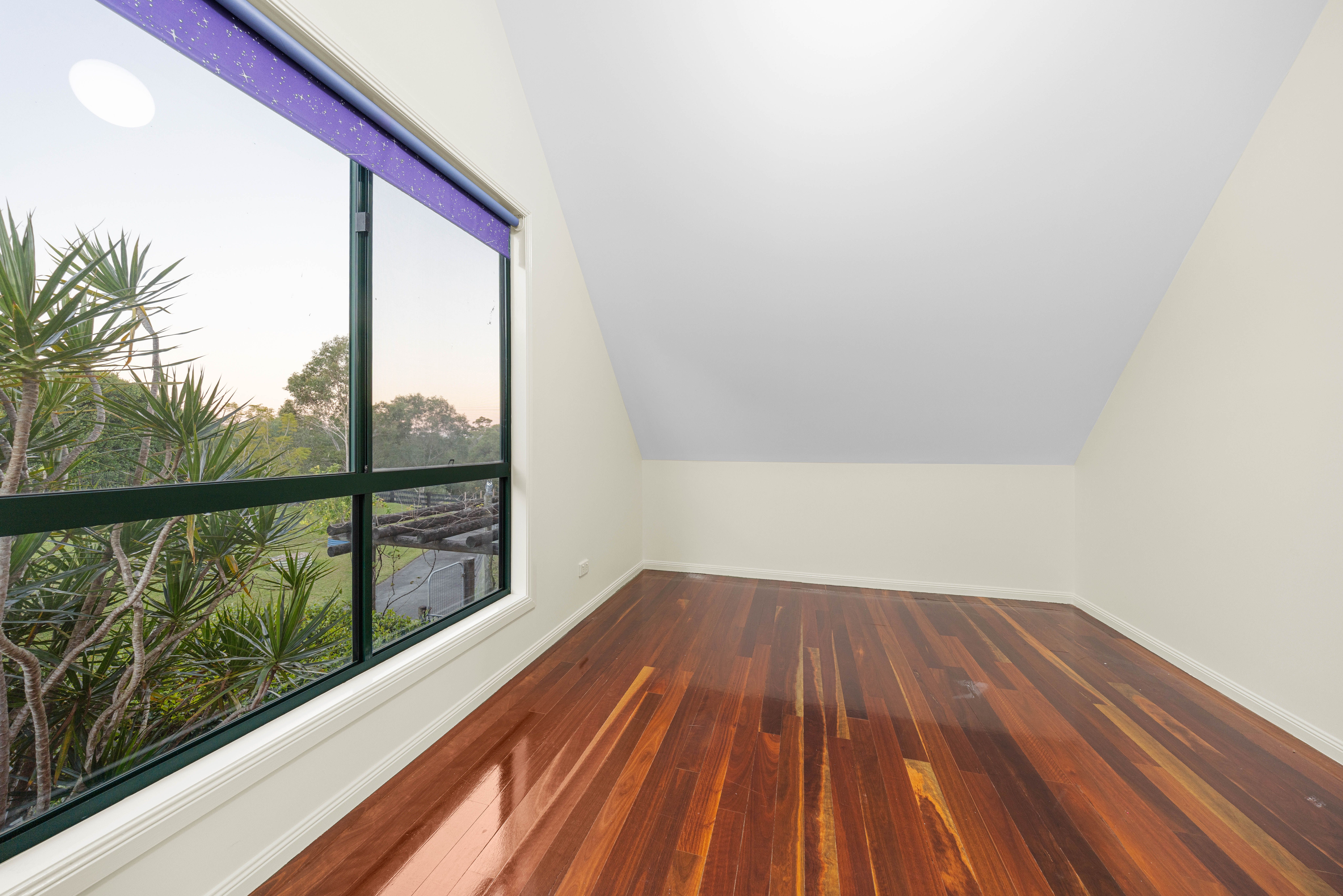 'Twin Peaks' - Idyllic Lifestyle, Spectacular Views And So Much More — photo 10 of 24