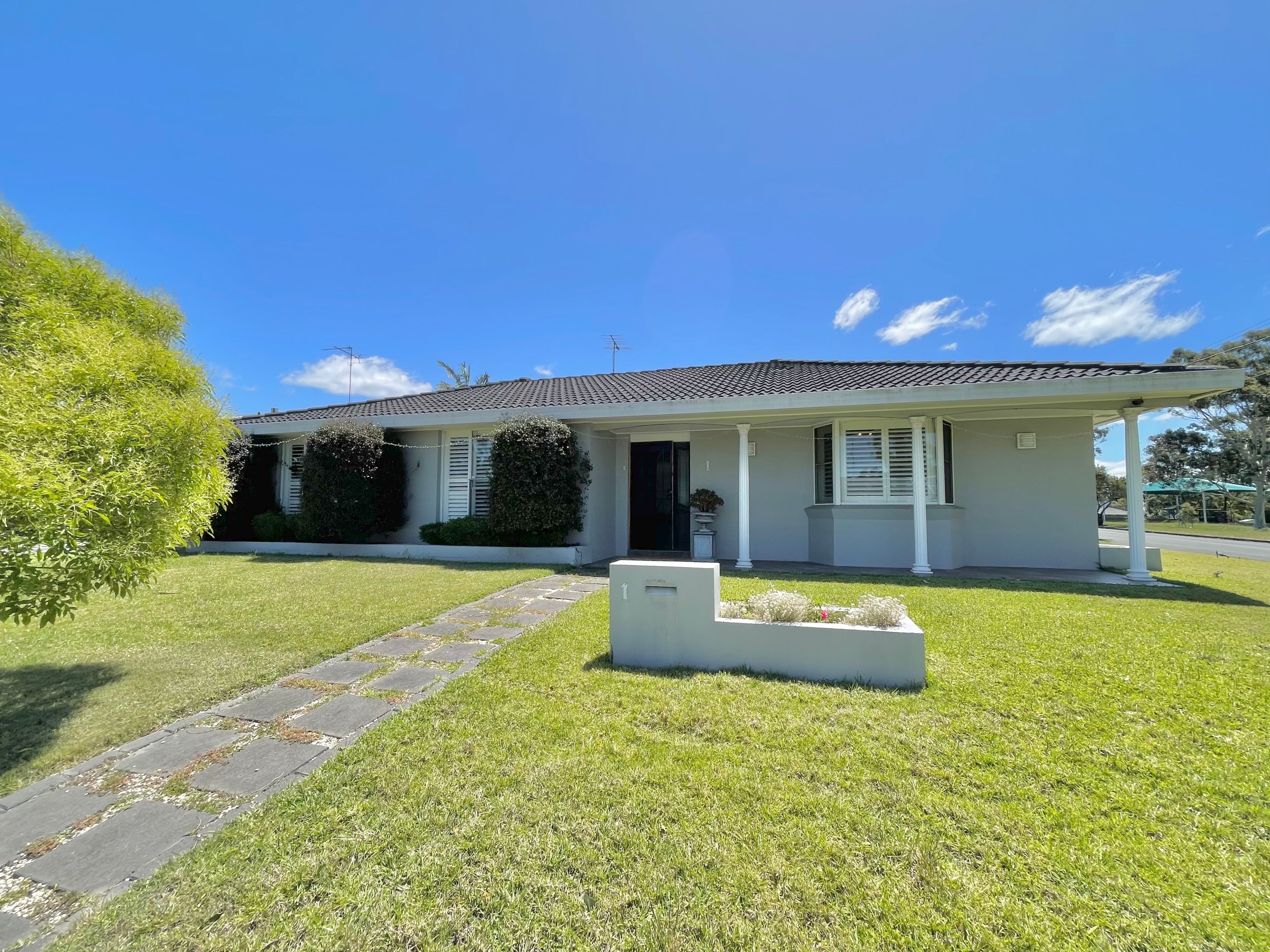 1 Robyn Avenue, South Penrith, NSW 2750