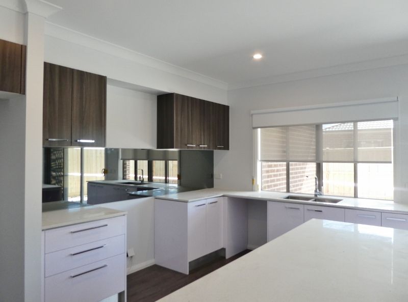 8 Nirvana Avenue, OFFICER, VIC 3809