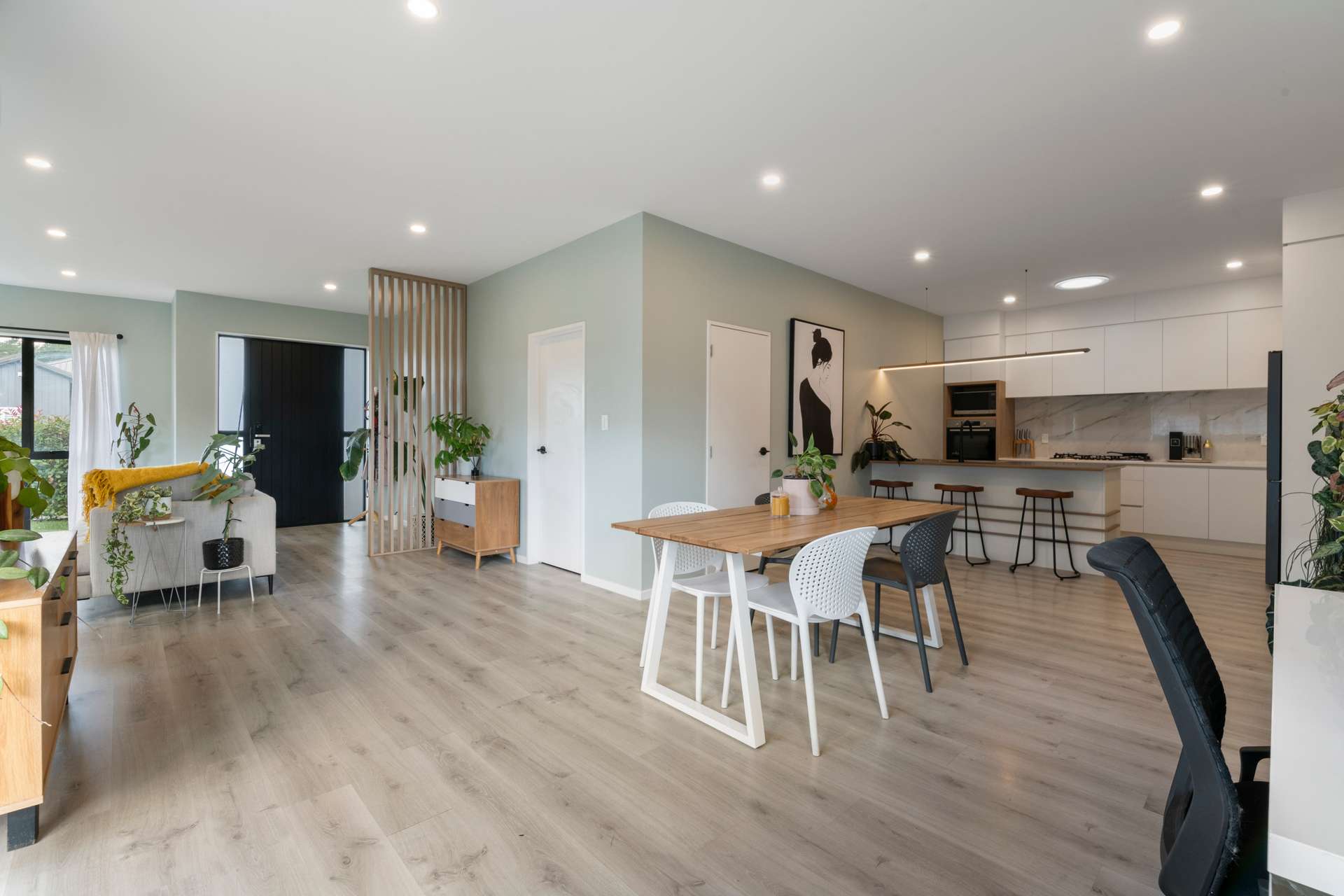 12 Vinistra Road photo 3