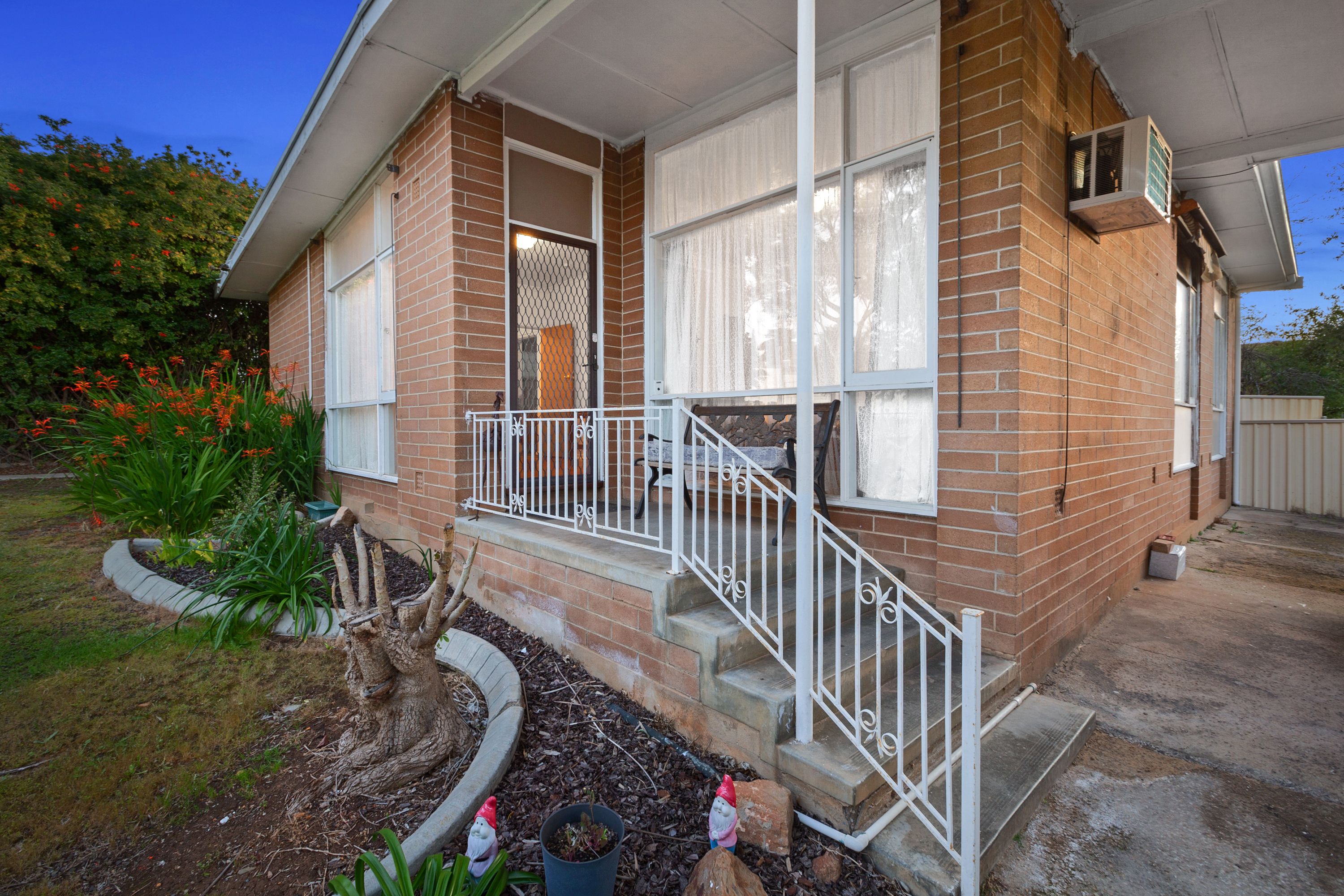 12 Sinclair Crescent, Para Hills, SA 5096