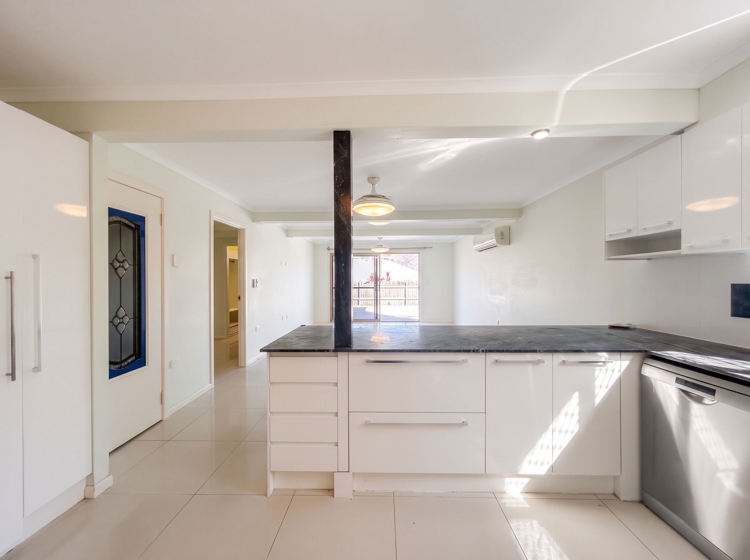7/7 Holland Street — photo 2 of 12