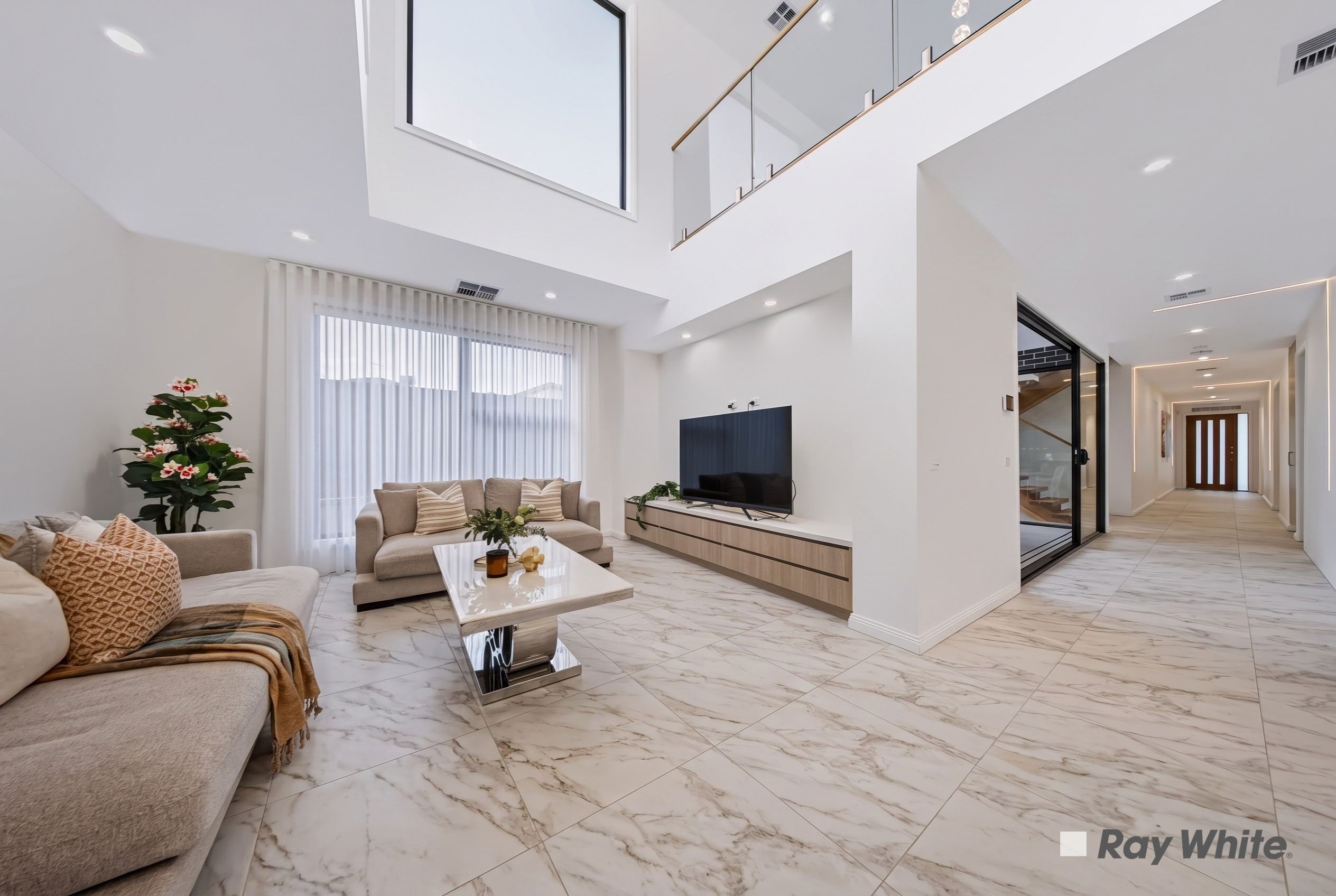 8 Mclean Crescent — photo 3 of 30