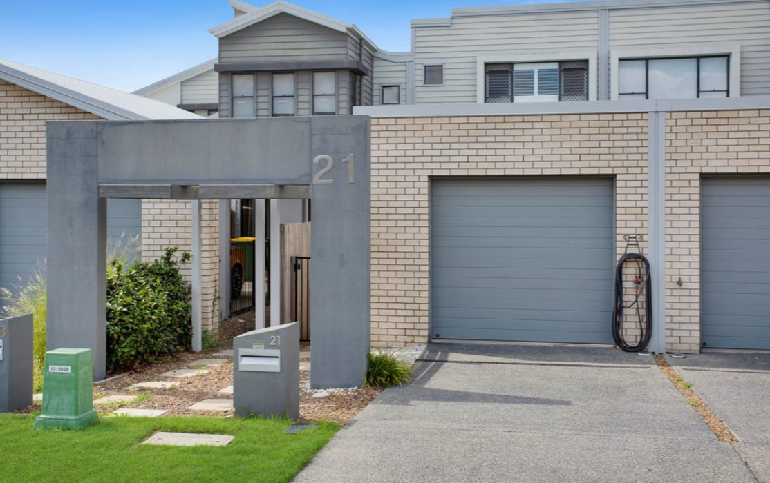 21 Acacia Lane — photo 3 of 15