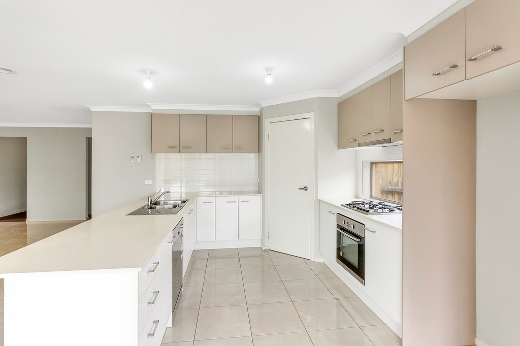 11 Reefside Way, Point Cook, VIC 3030