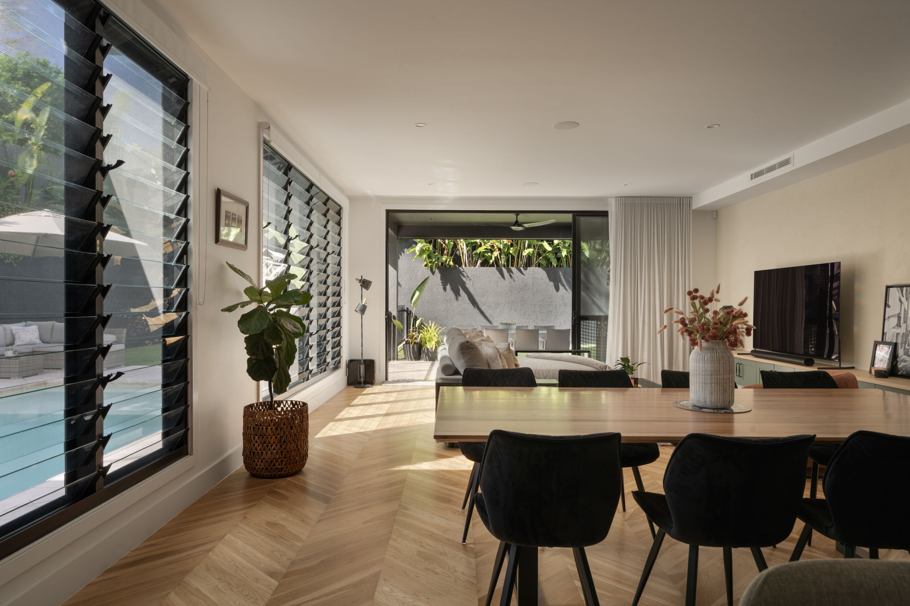 32 Long Street — photo 4 of 25