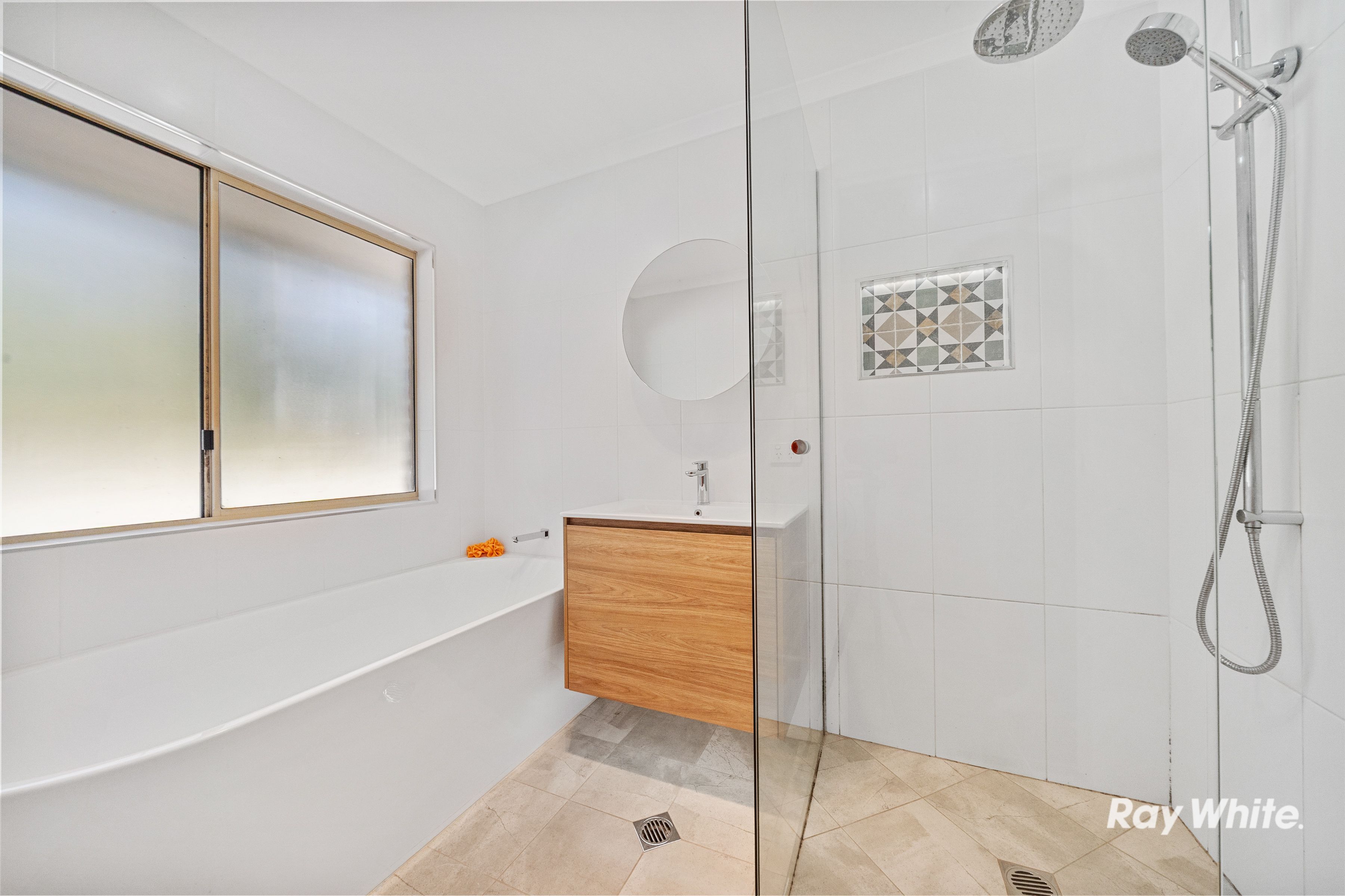 23-31 Sharton Avenue — photo 8 of 22