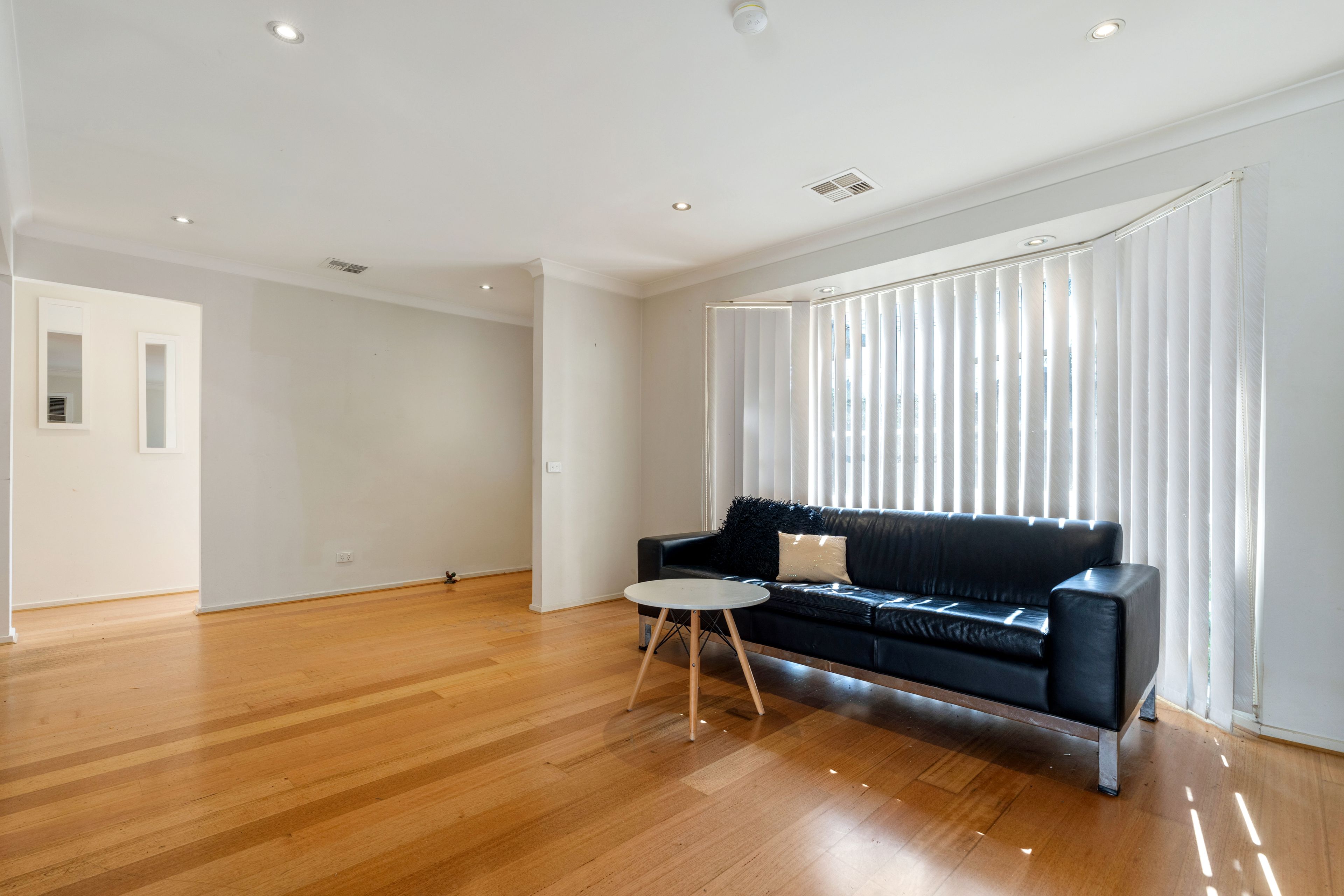 19 Beacon Hills Crescent — photo 4 of 21
