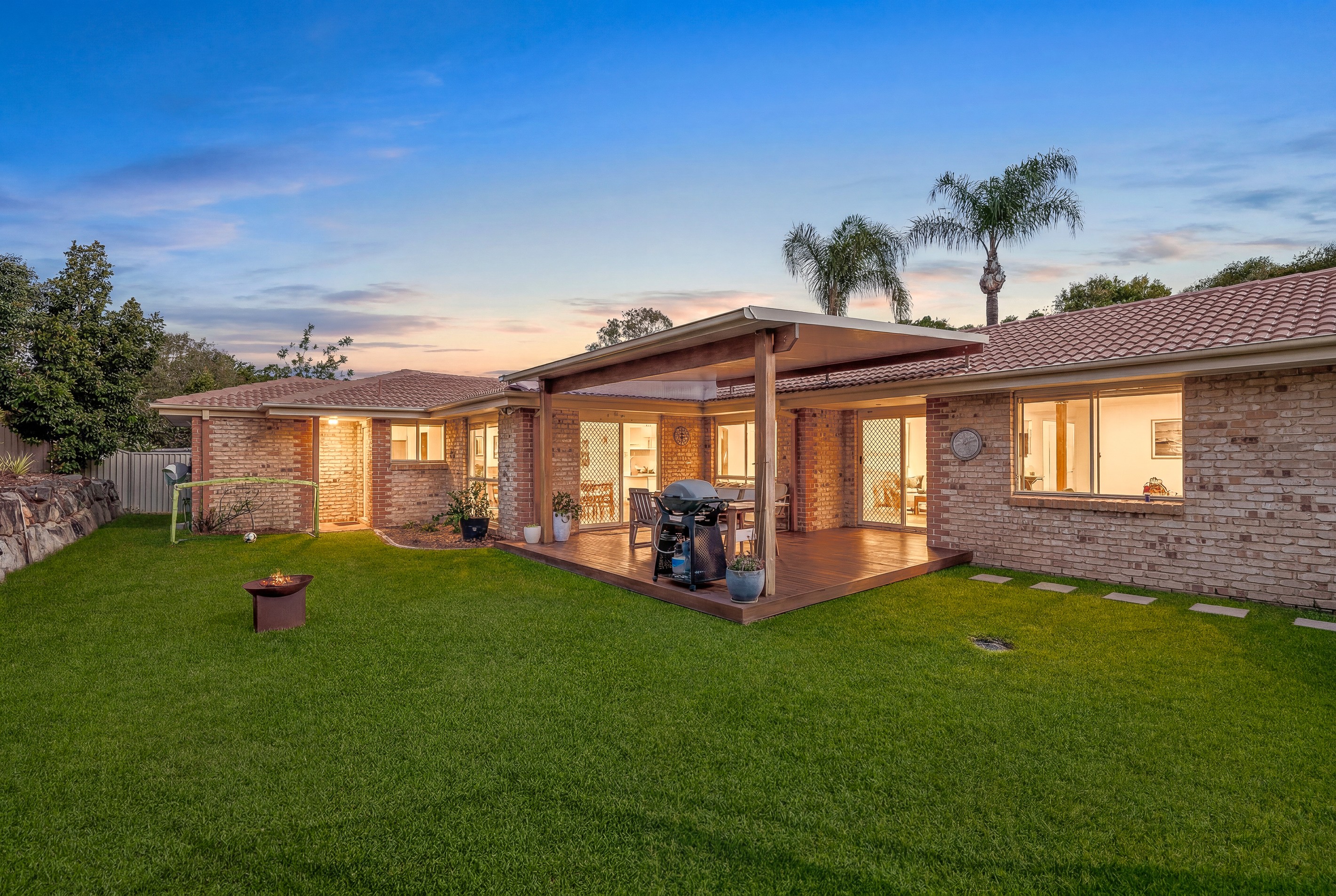 1 Strathford Court, Parkwood, QLD 4214