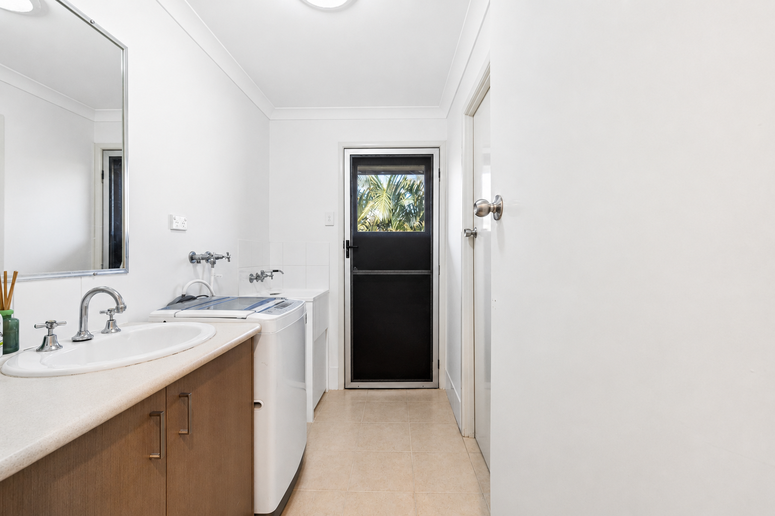 4/4 Melinda Court — photo 11 of 14