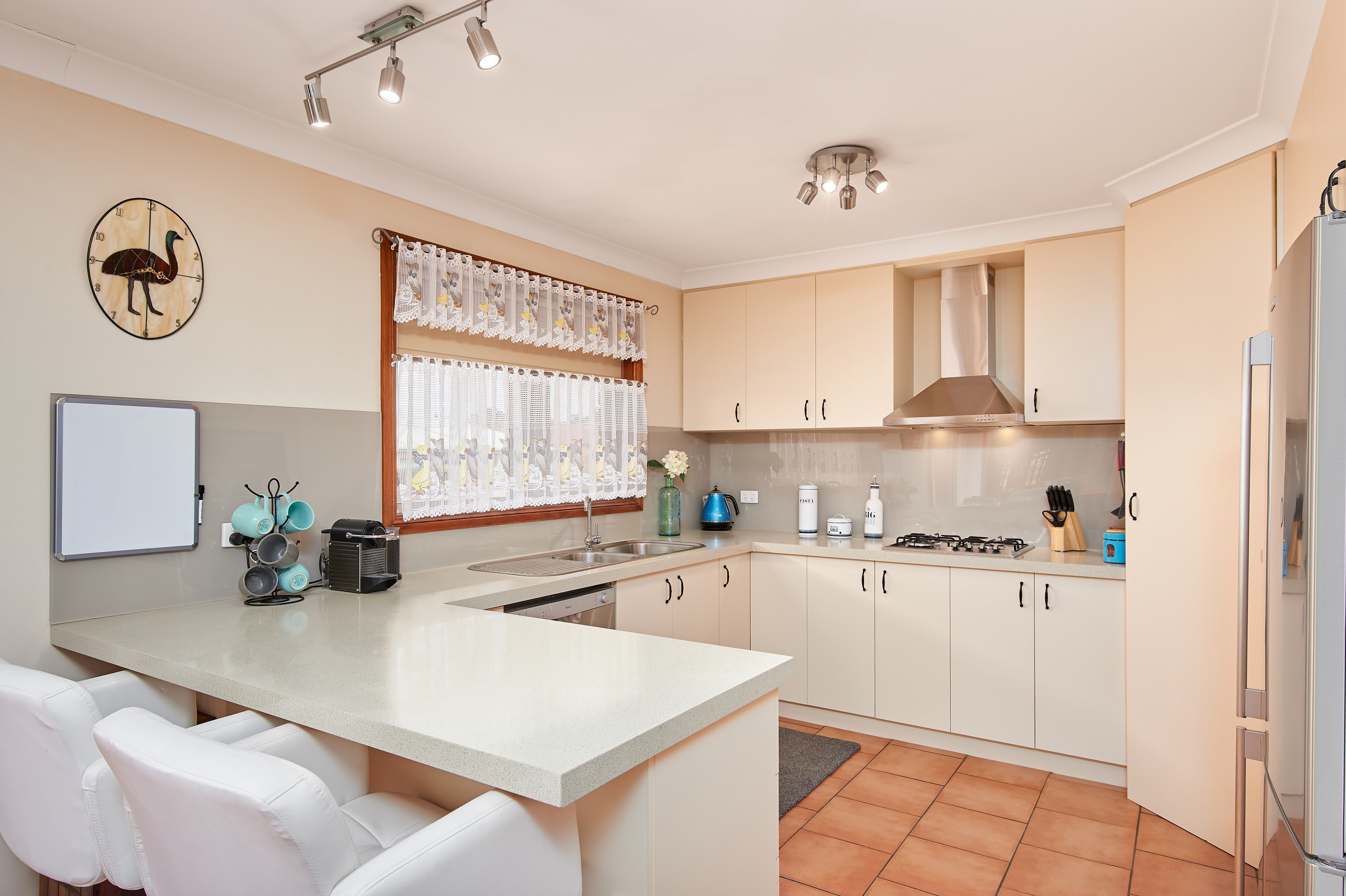 2 Kirrang Avenue, Glenfield Park, NSW 2650