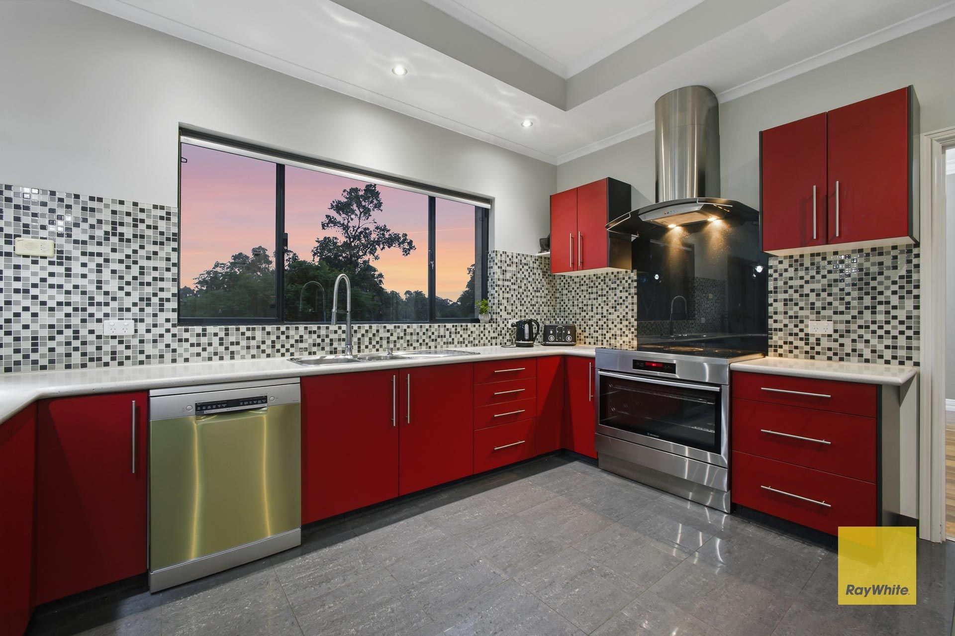 13 Cabarita Road — photo 8 of 30