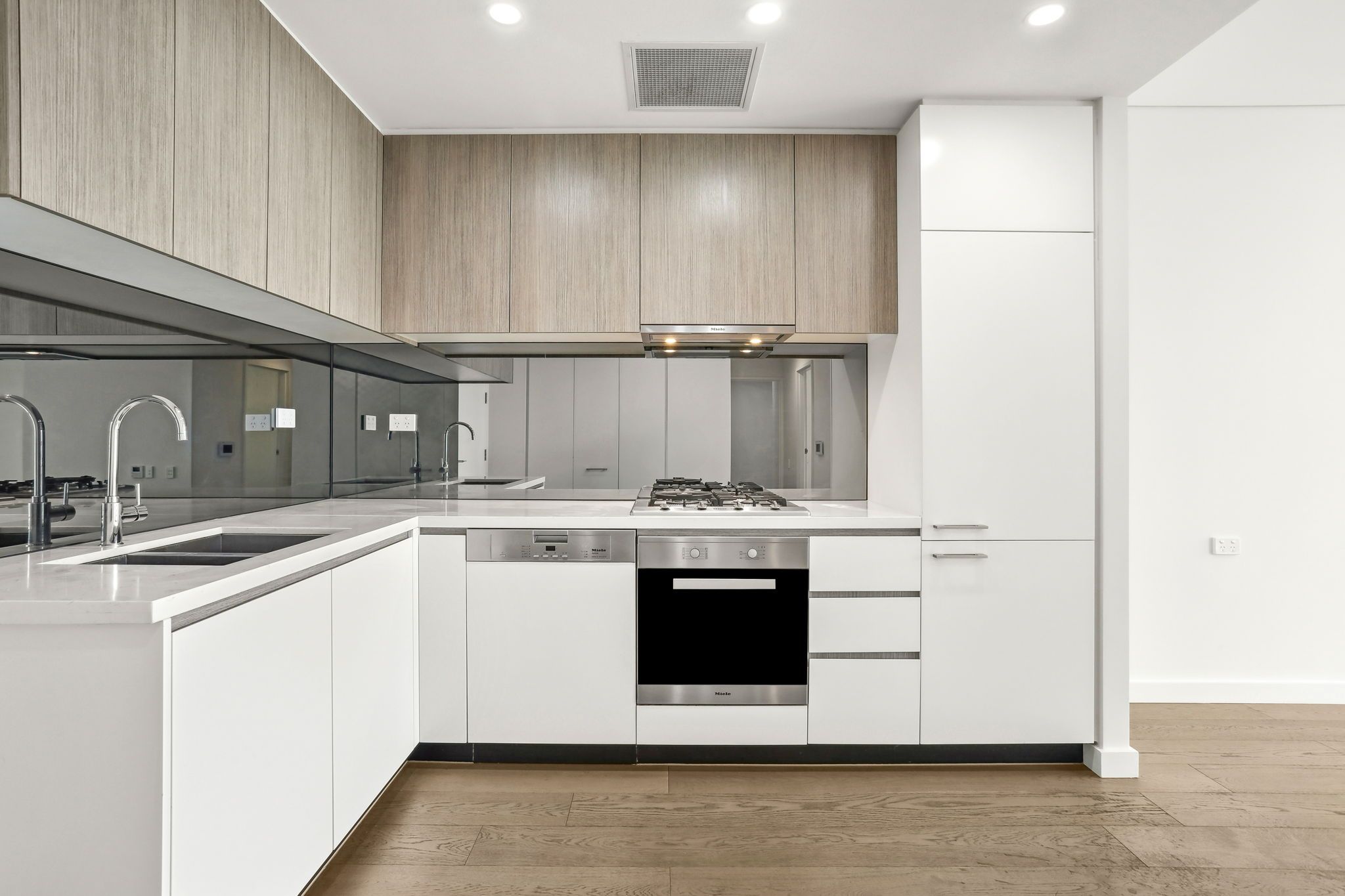 2603/6 Kingsborough Way — photo 3 of 6