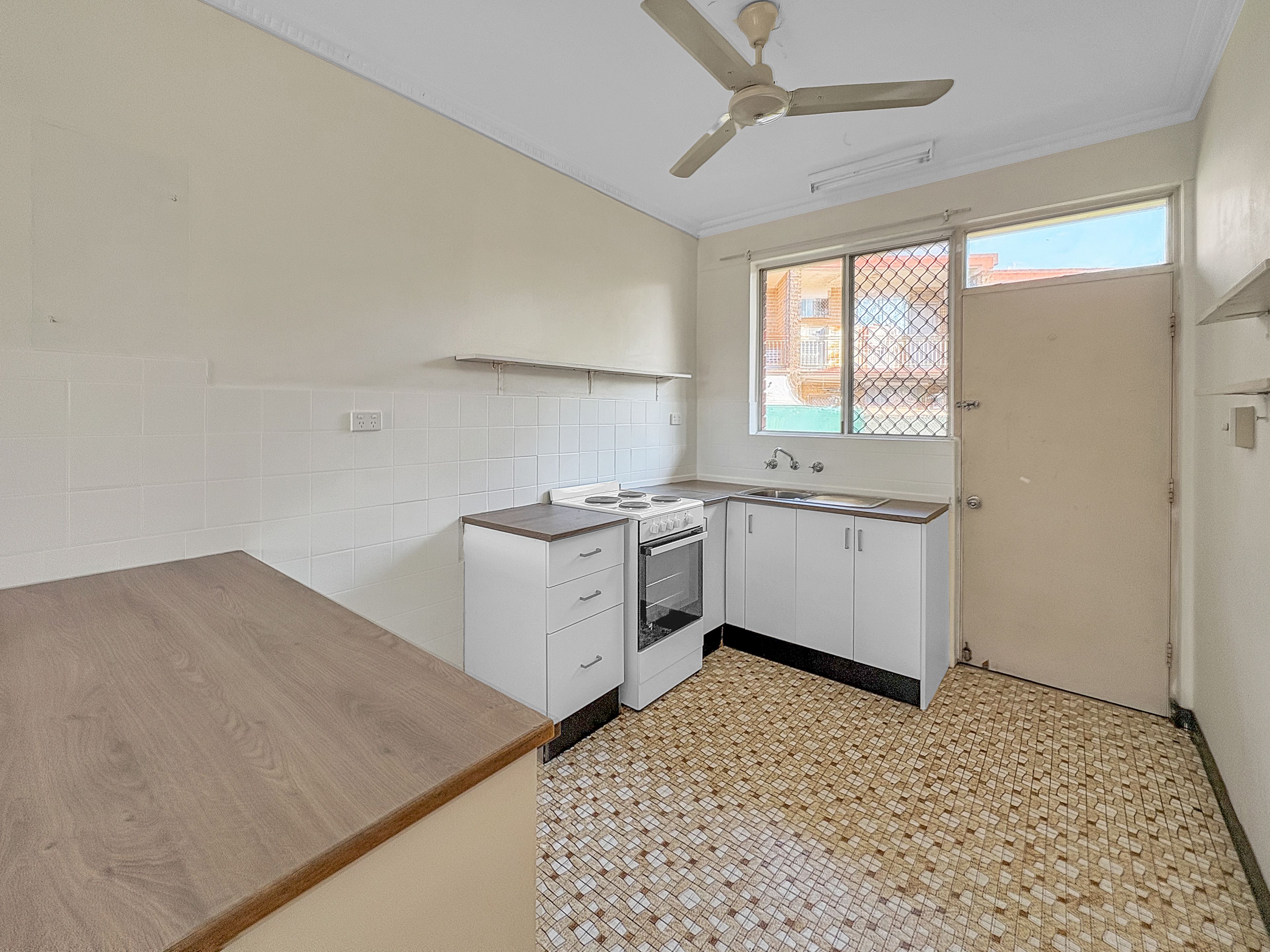 1/1 Lanyon Terrace — photo 2 of 8