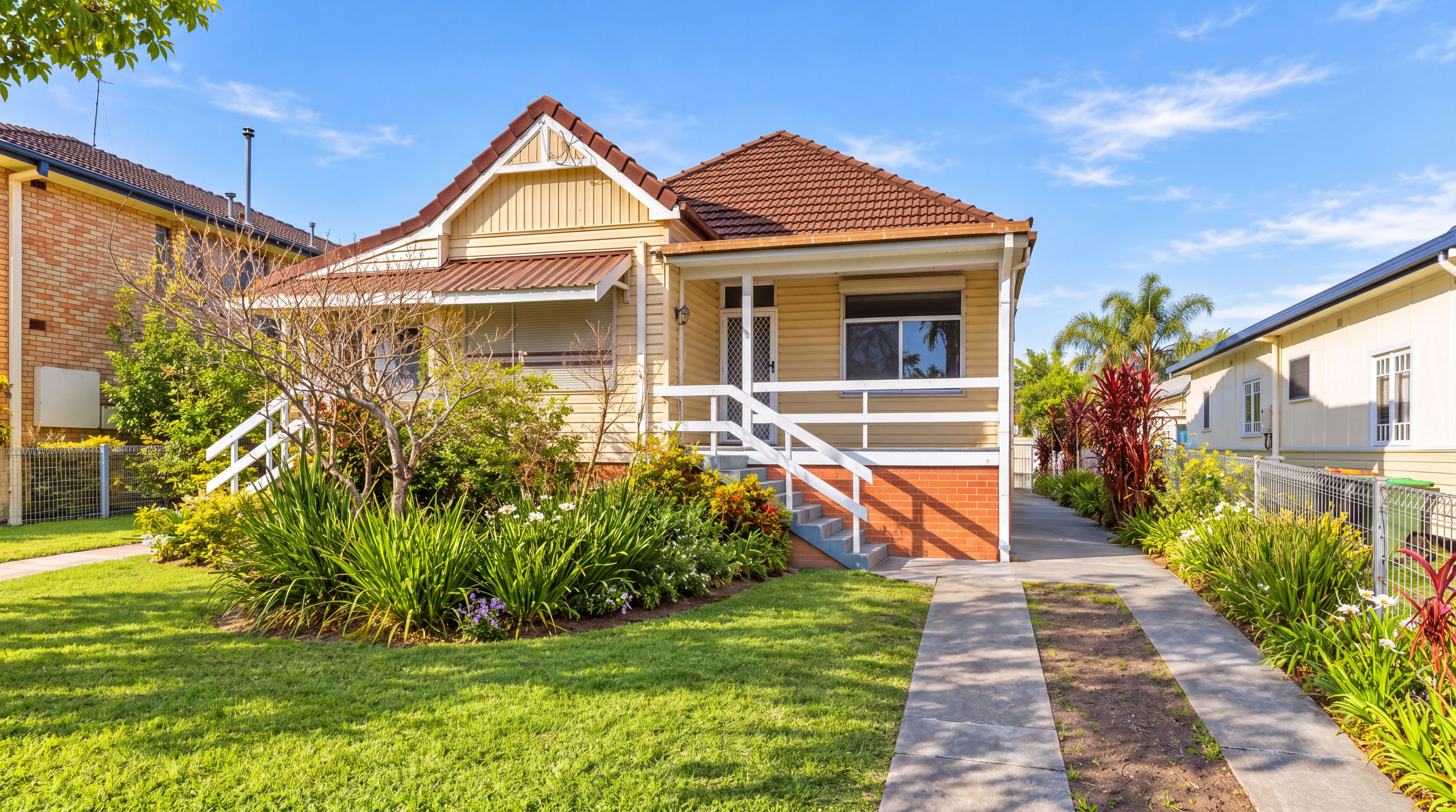 1&2/122 Turf Street — photo from Ray White TKG