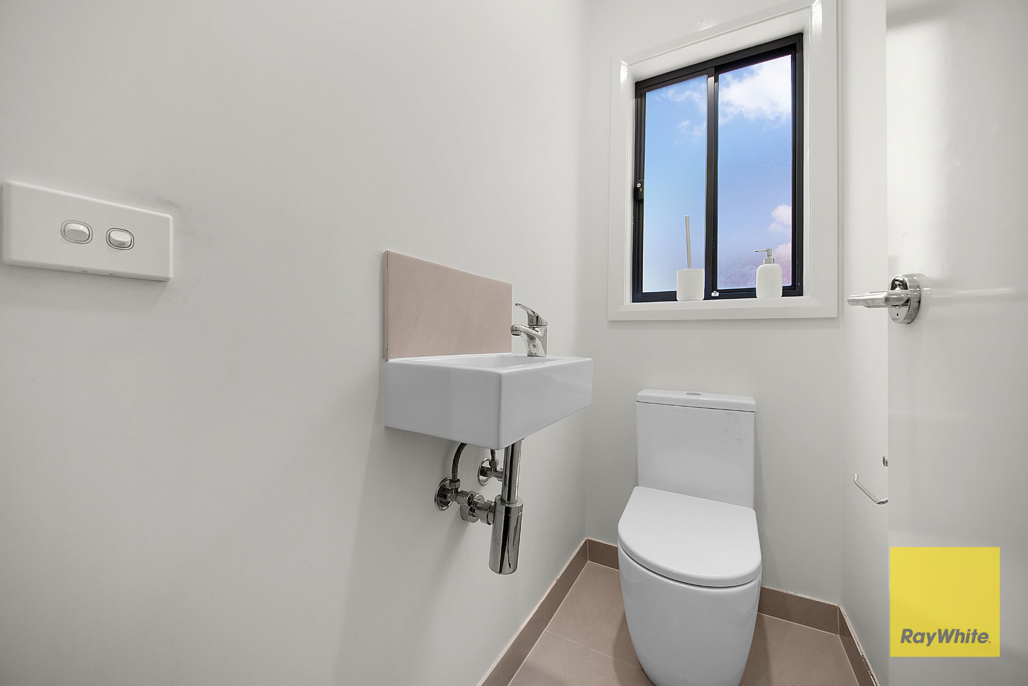 6 Kittyhawk Road — photo 16 of 19