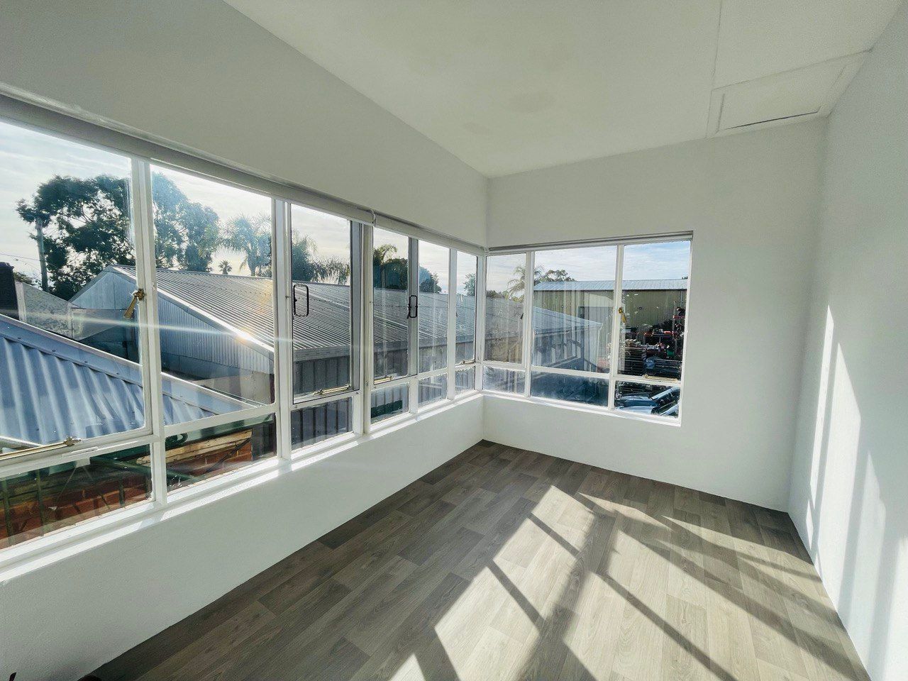 117 Bathurst Street — photo 9 of 12