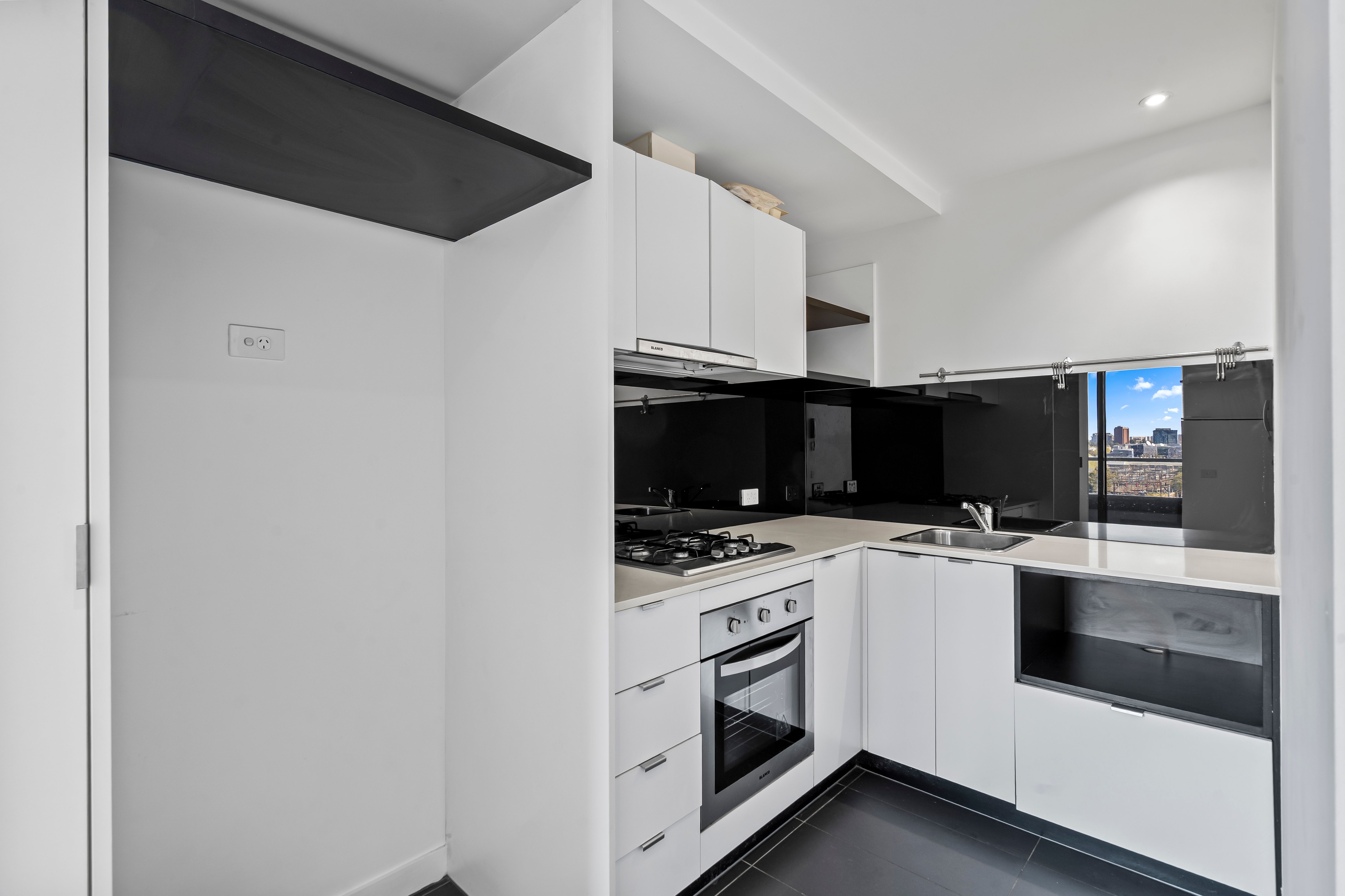 1010/7 Katherine Place — photo 6 of 12