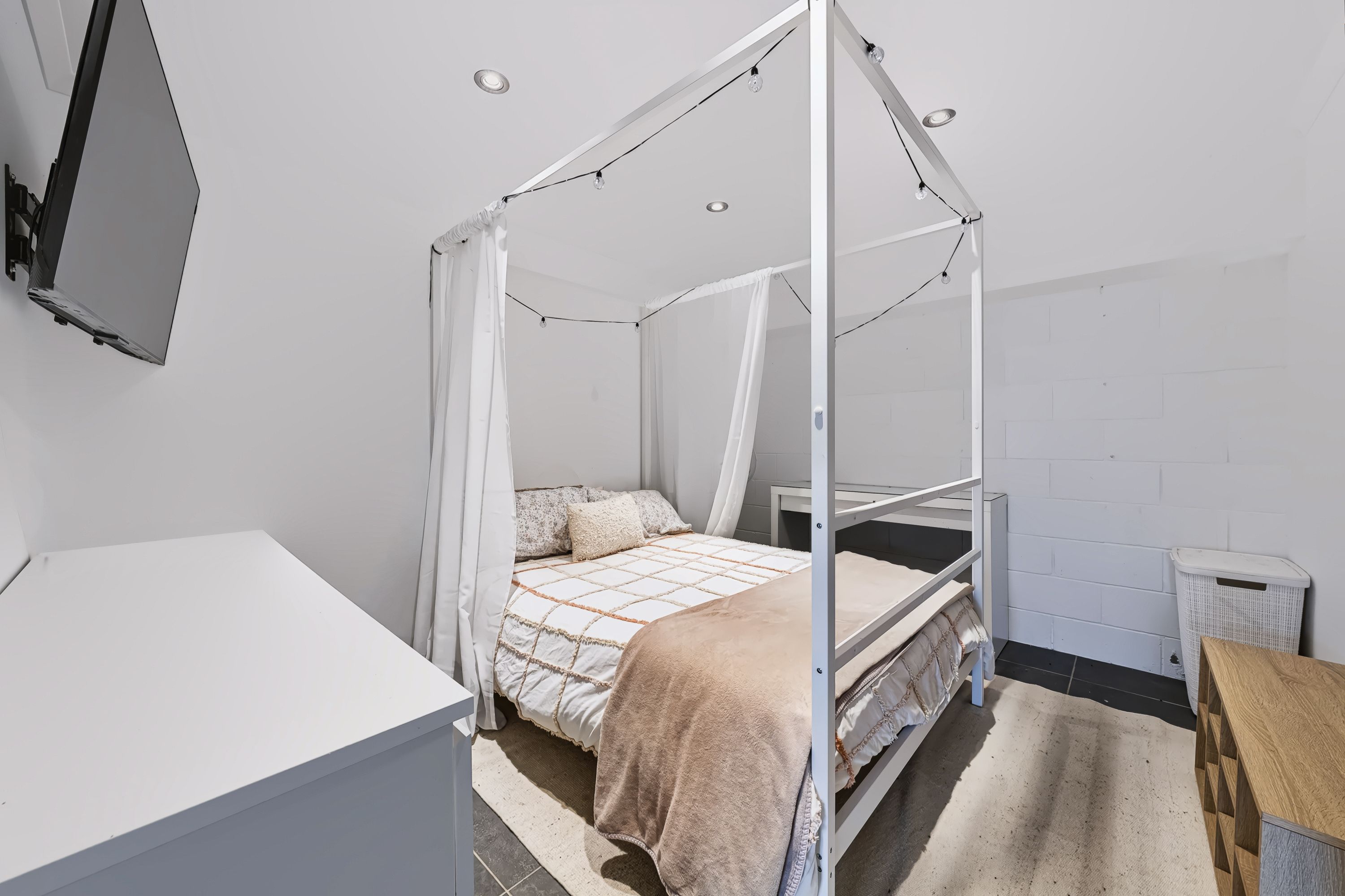 10-12 Enchelmaier Street — photo 18 of 27