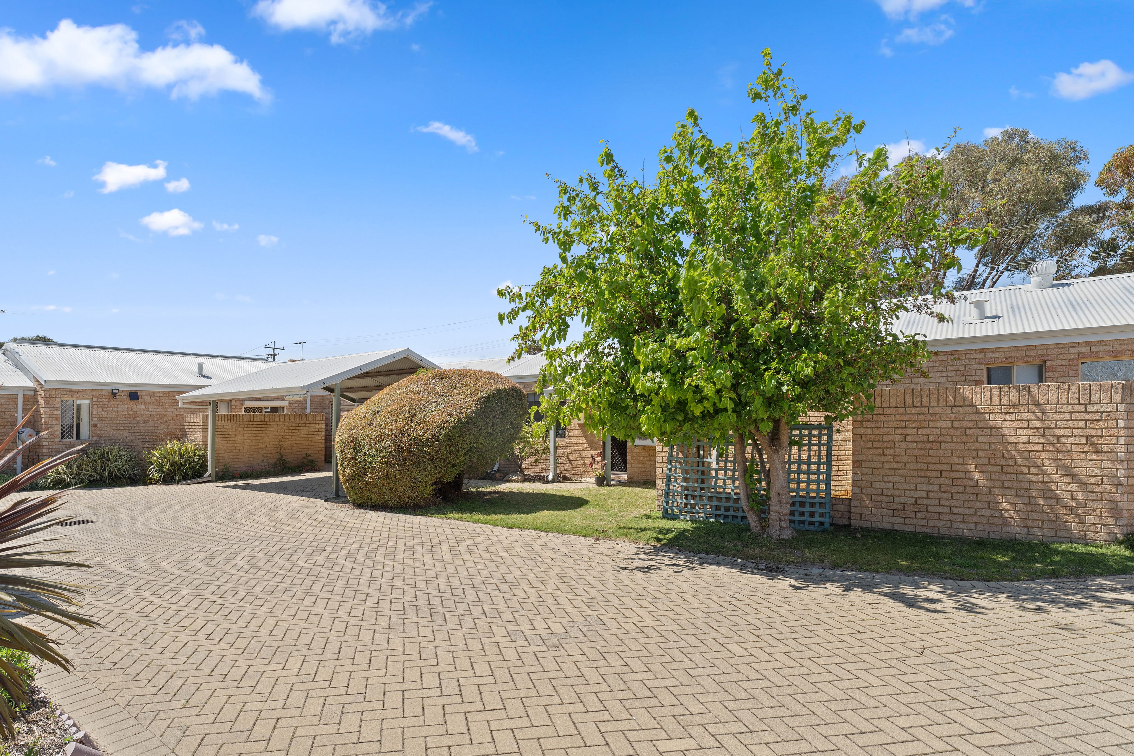 25 Ashford Avenue, Rockingham WA 6168
