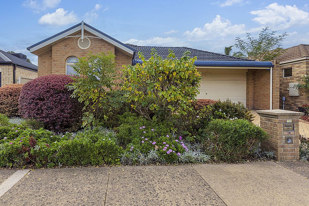 16 Latrobe Avenue, Pakenham, VIC 3810