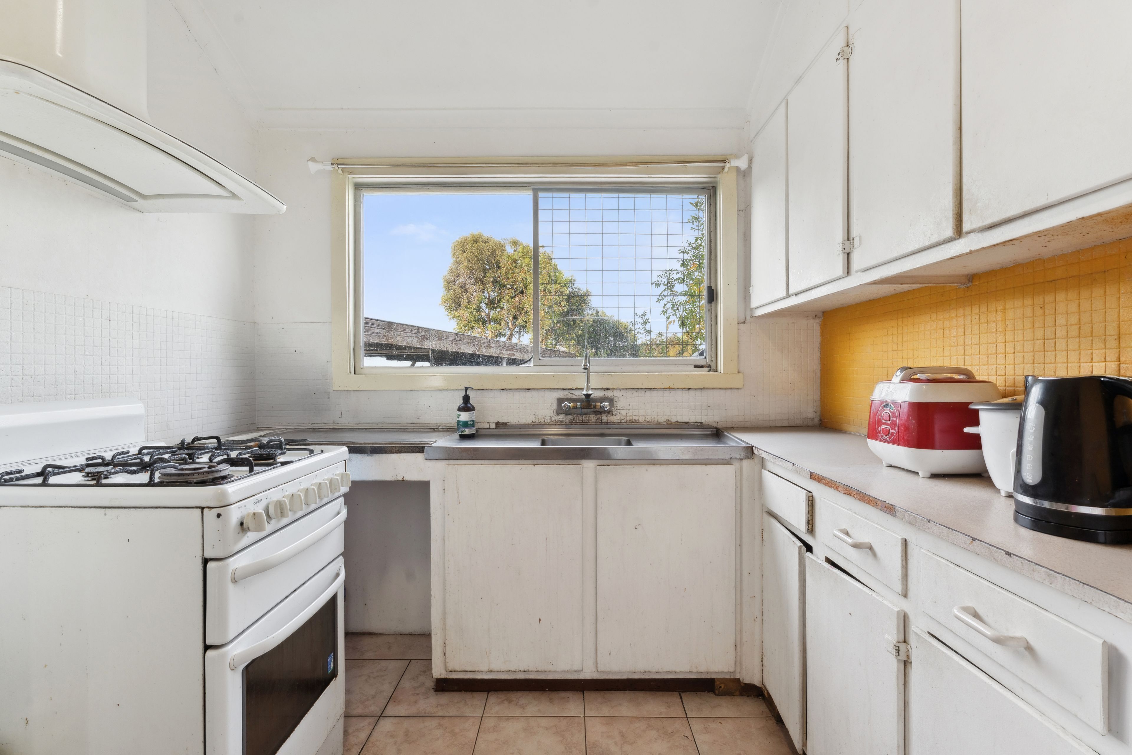 16 Oulton Crescent — photo 4 of 12