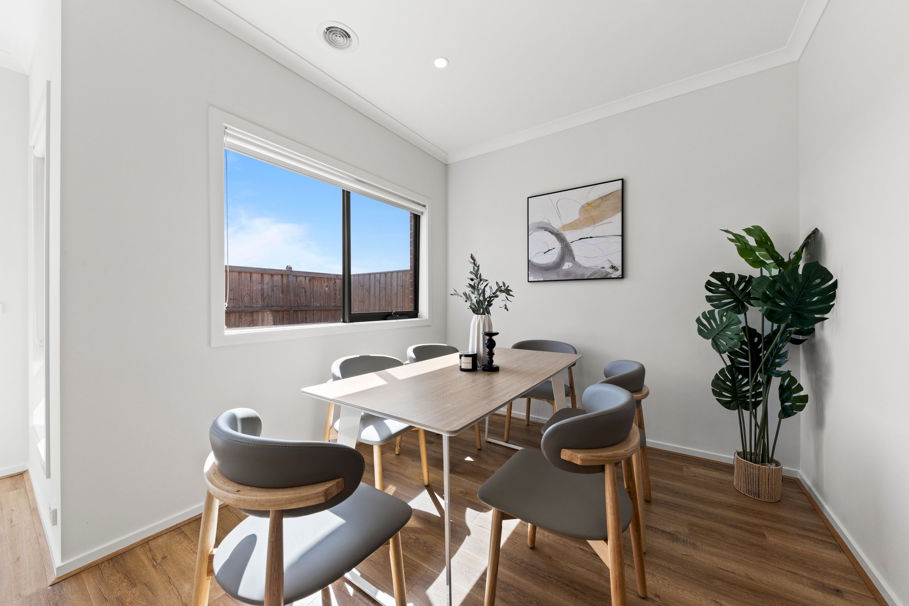 4 Handley Crescent — photo 10 of 24