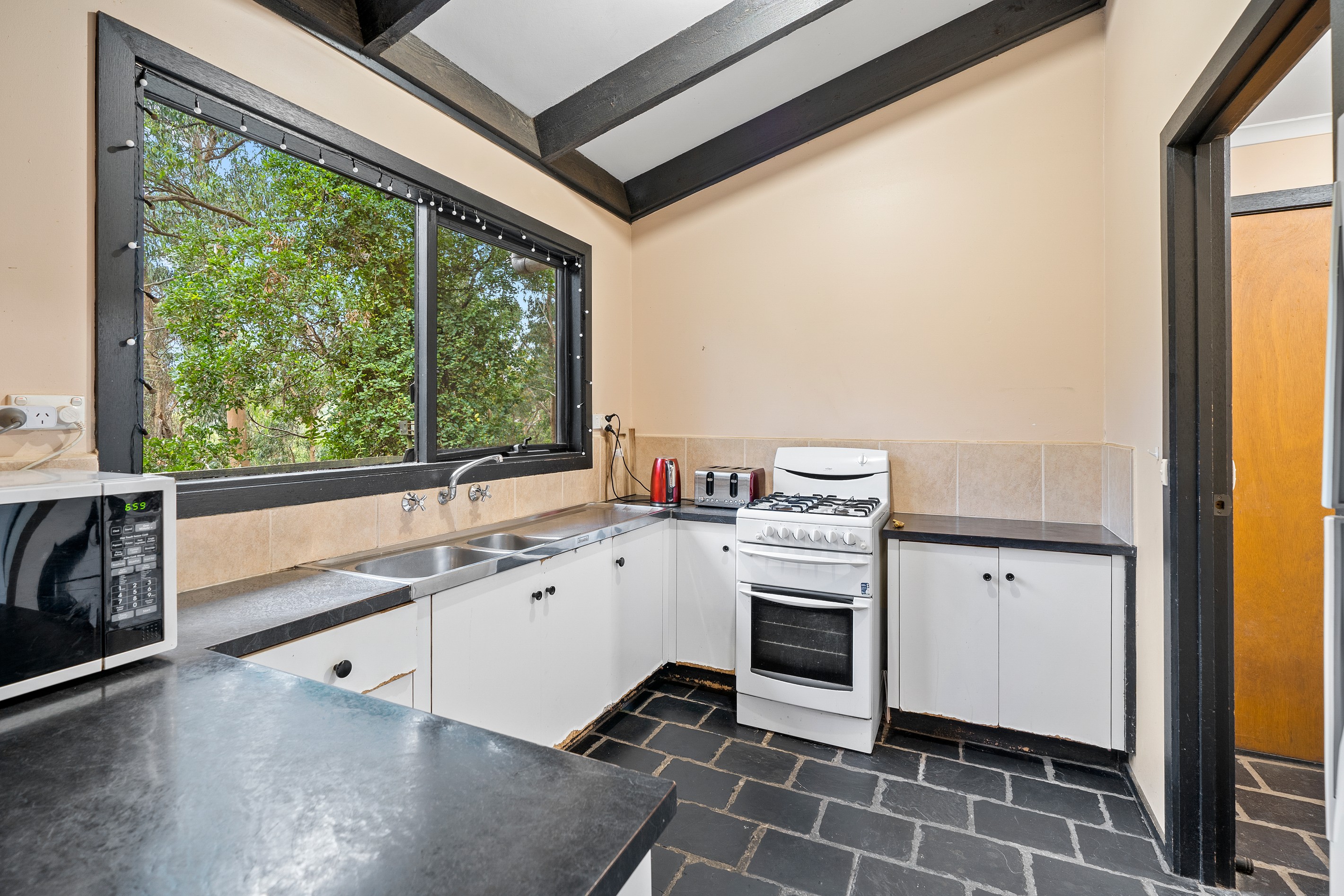 6 Johns Road, Selby, VIC 3159