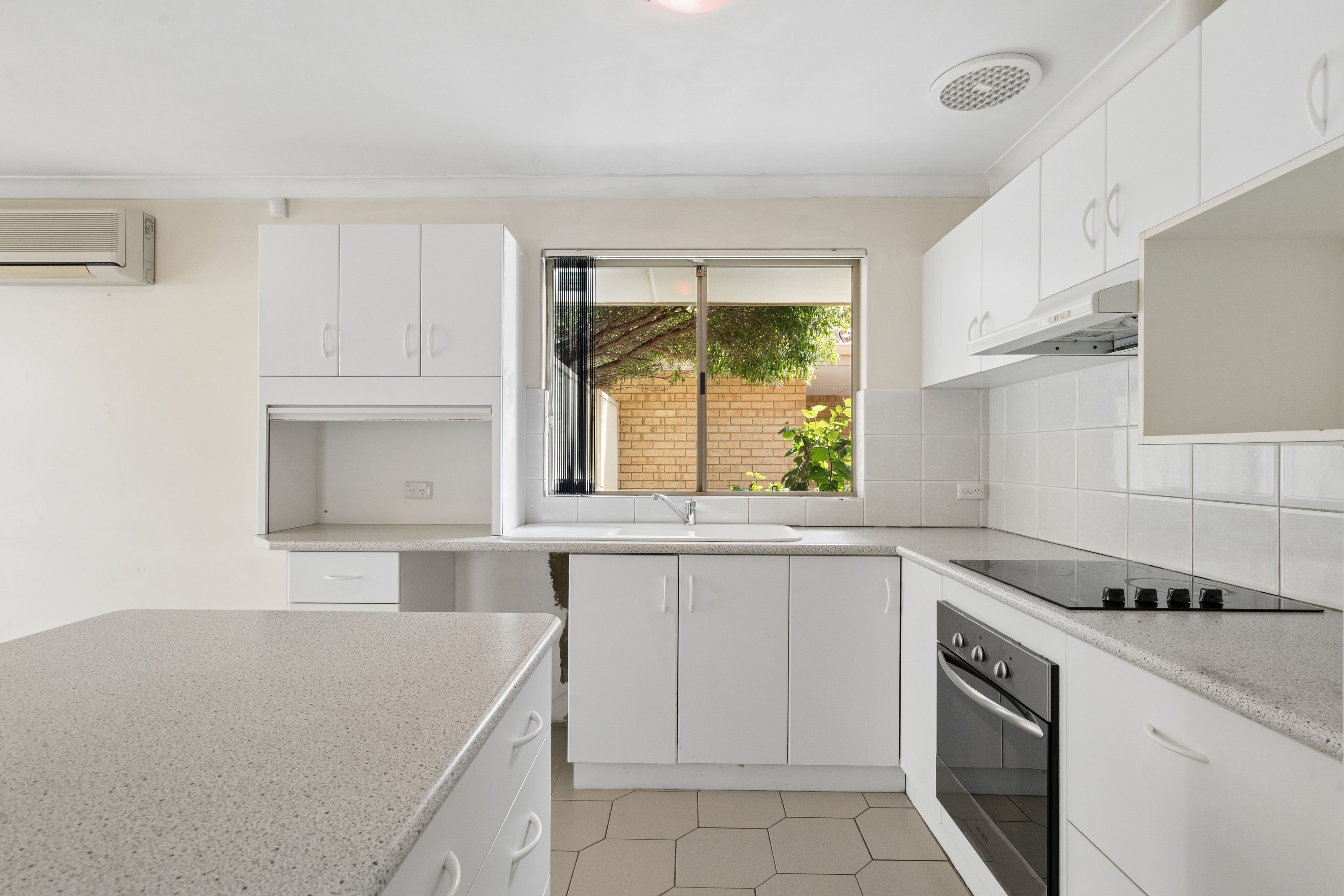 2/165 Holland Street — photo 8 of 26