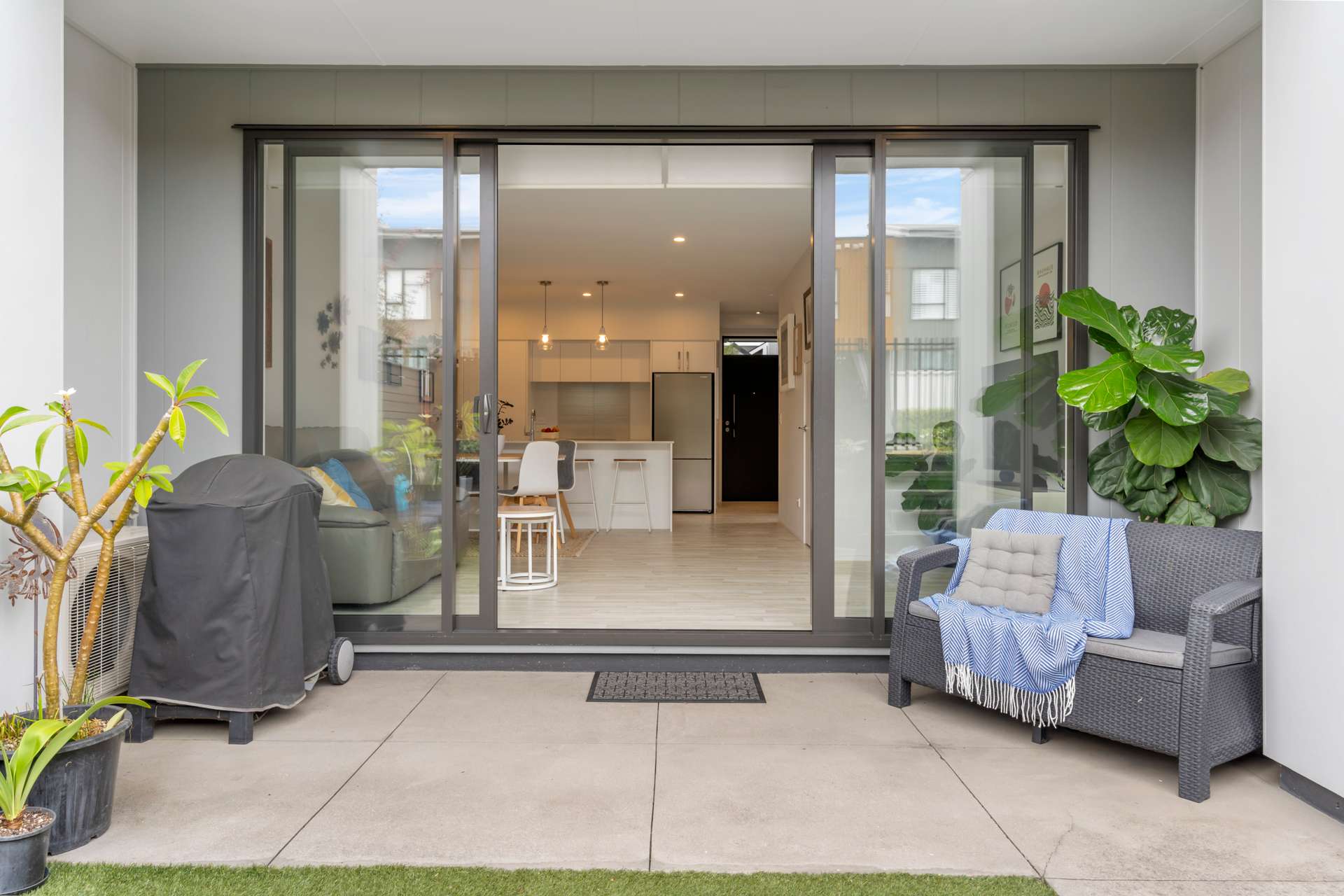 13 Gateway Avenue photo 4