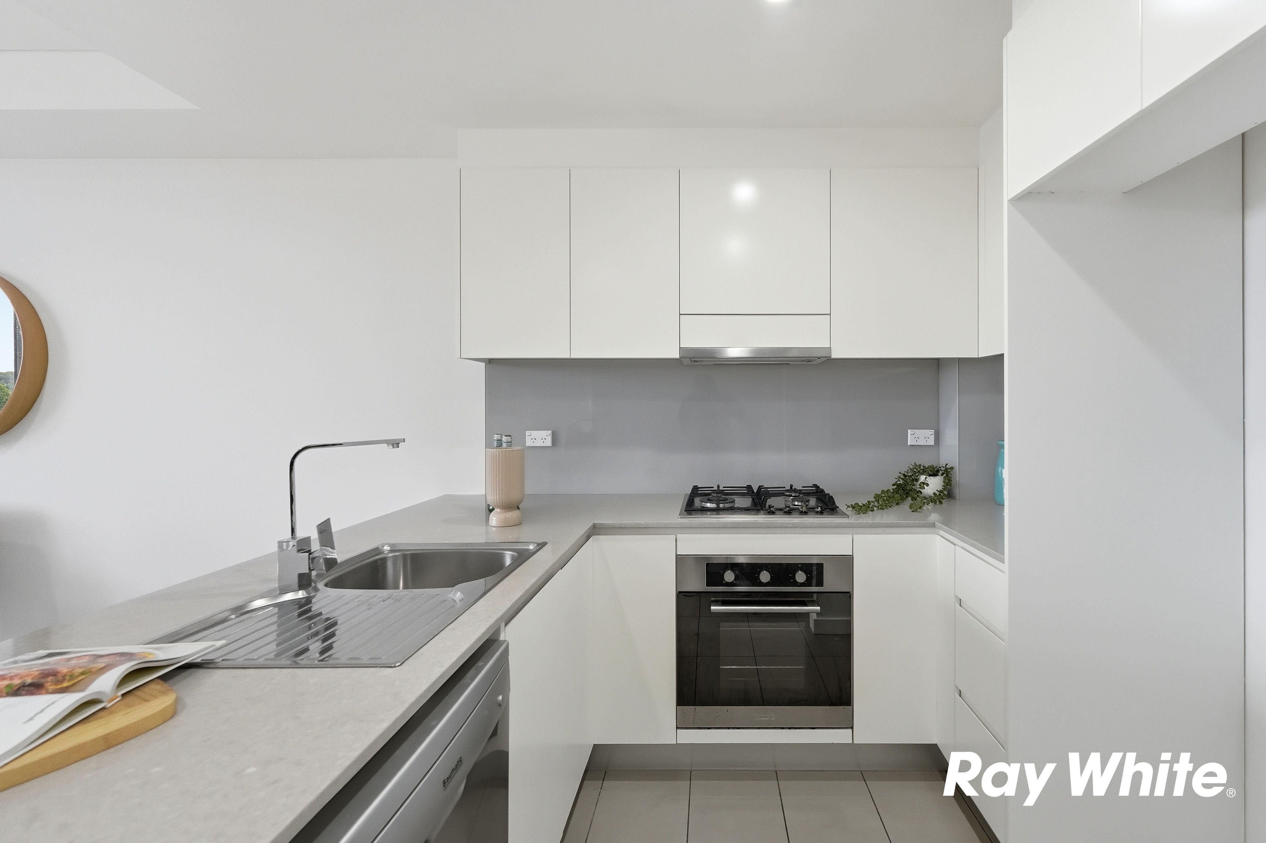 302/250 Wardell Road — photo 4 of 9