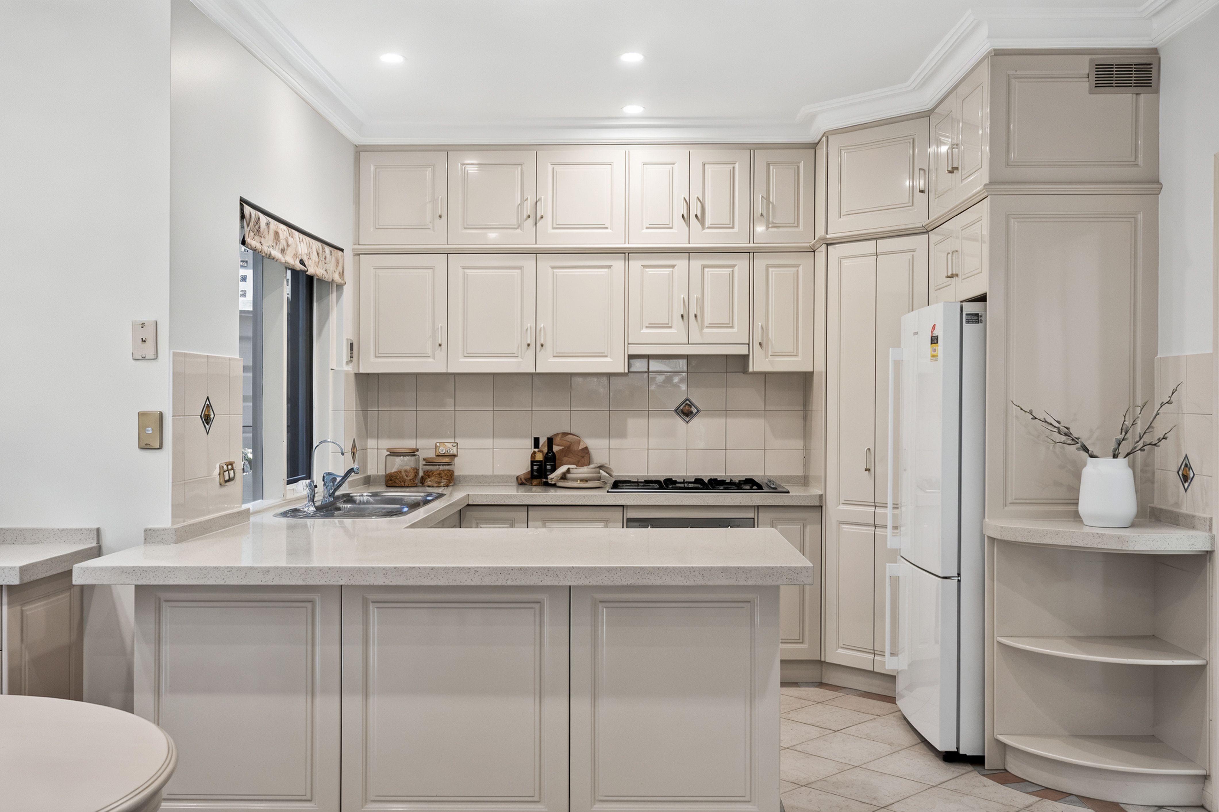 3/6 Rothesay Avenue — photo 6 of 17