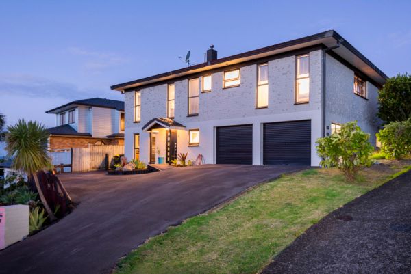 37 Cheriton Road, Mellons Bay, Manukau City