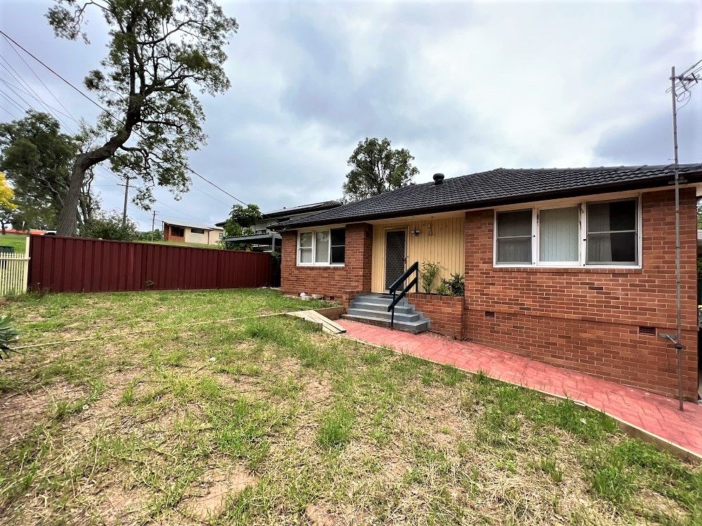 17 Saywell Road, Macquarie Fields, NSW 2564