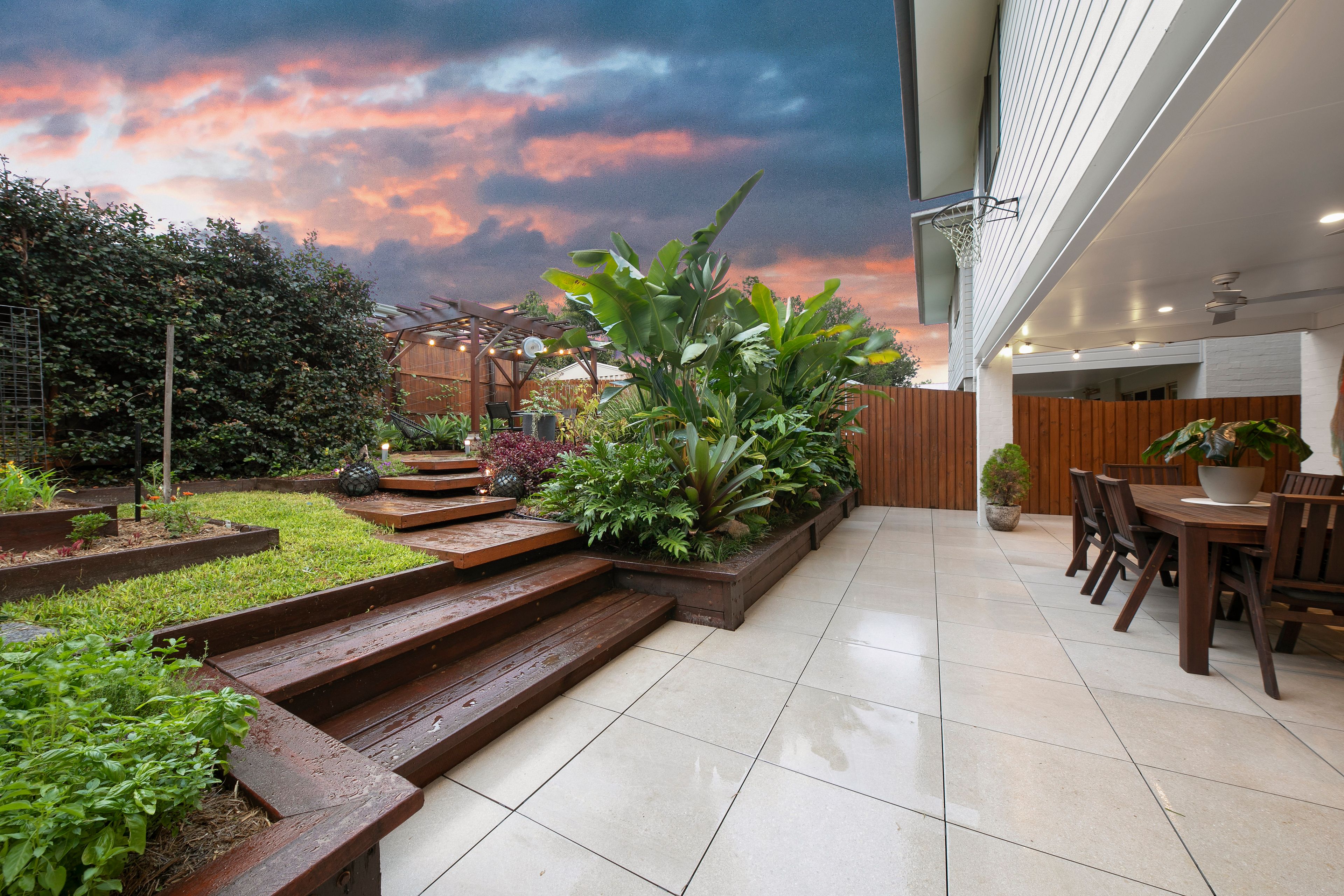 255 Long Street East, Graceville, QLD 4075