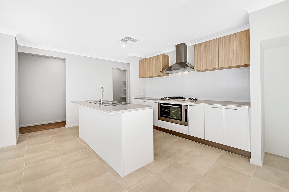 31 Outfield Road, Clyde, VIC 3978