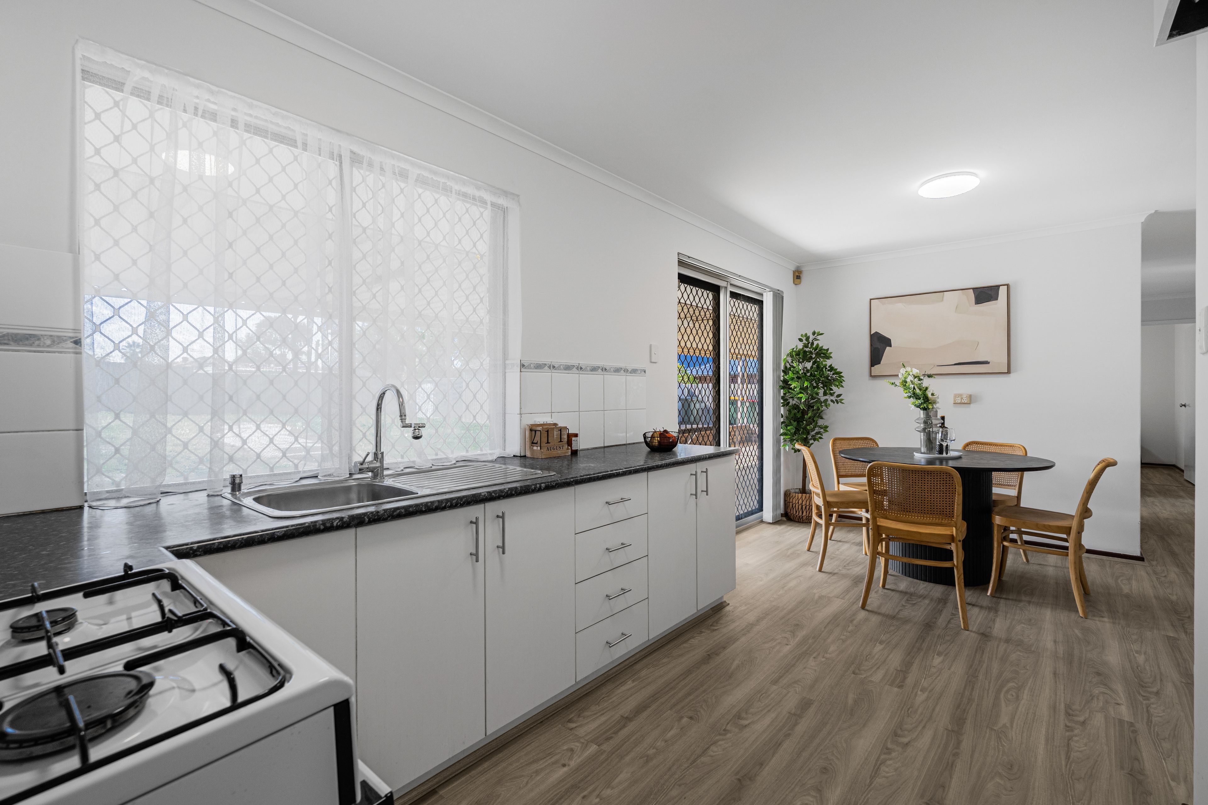 27 Cuttler Avenue — photo 9 of 30