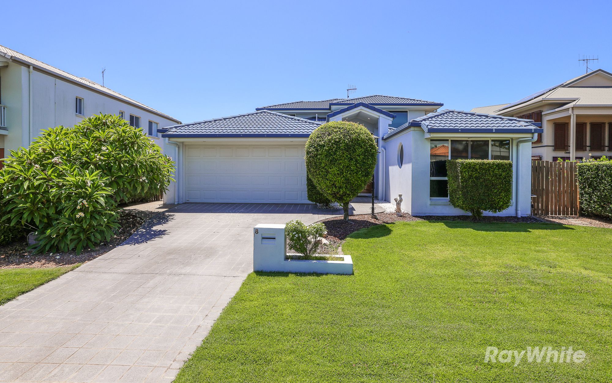 8 Robert John Circuit, Coral Cove QLD 4670