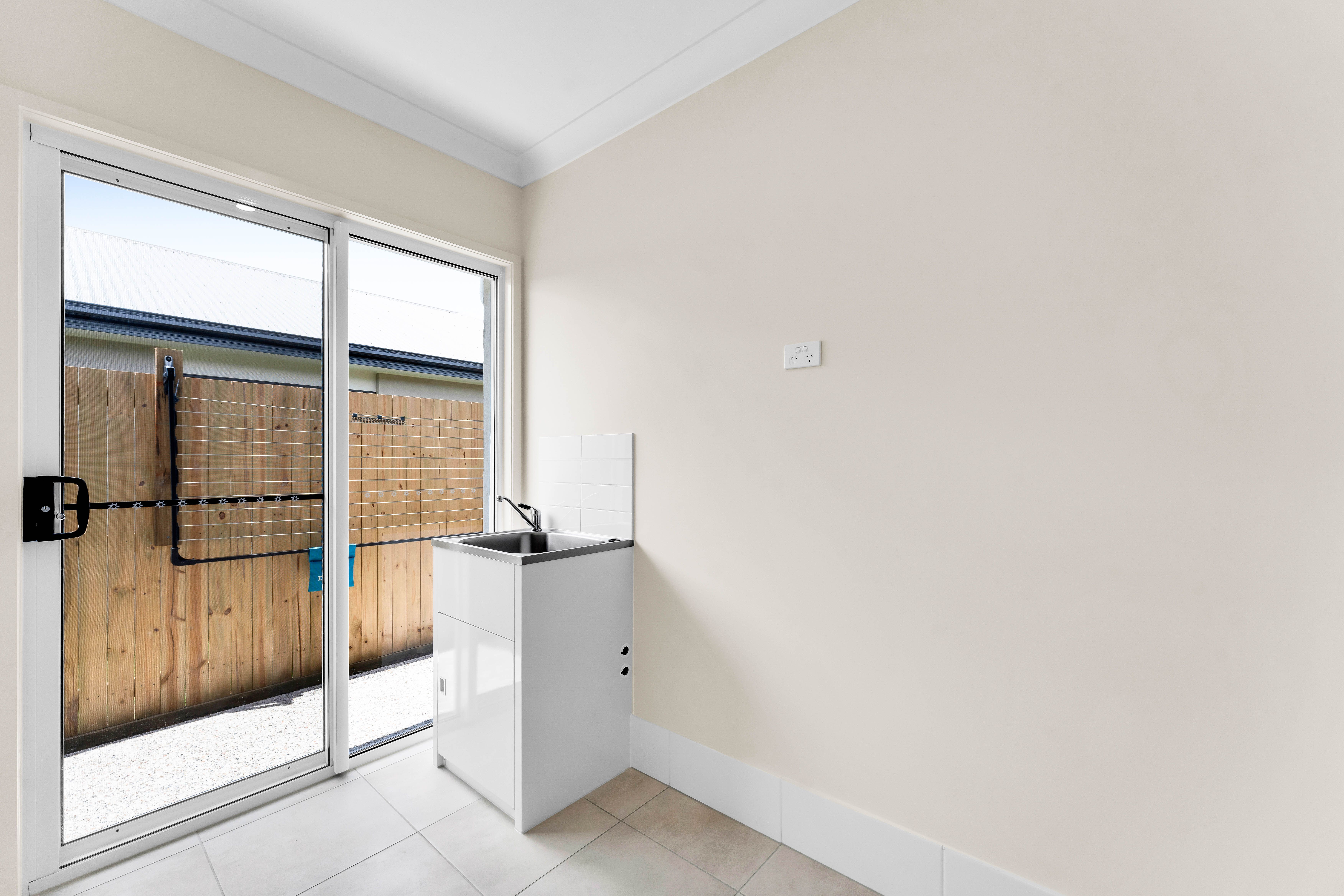 9 Howe Circuit — photo 11 of 17