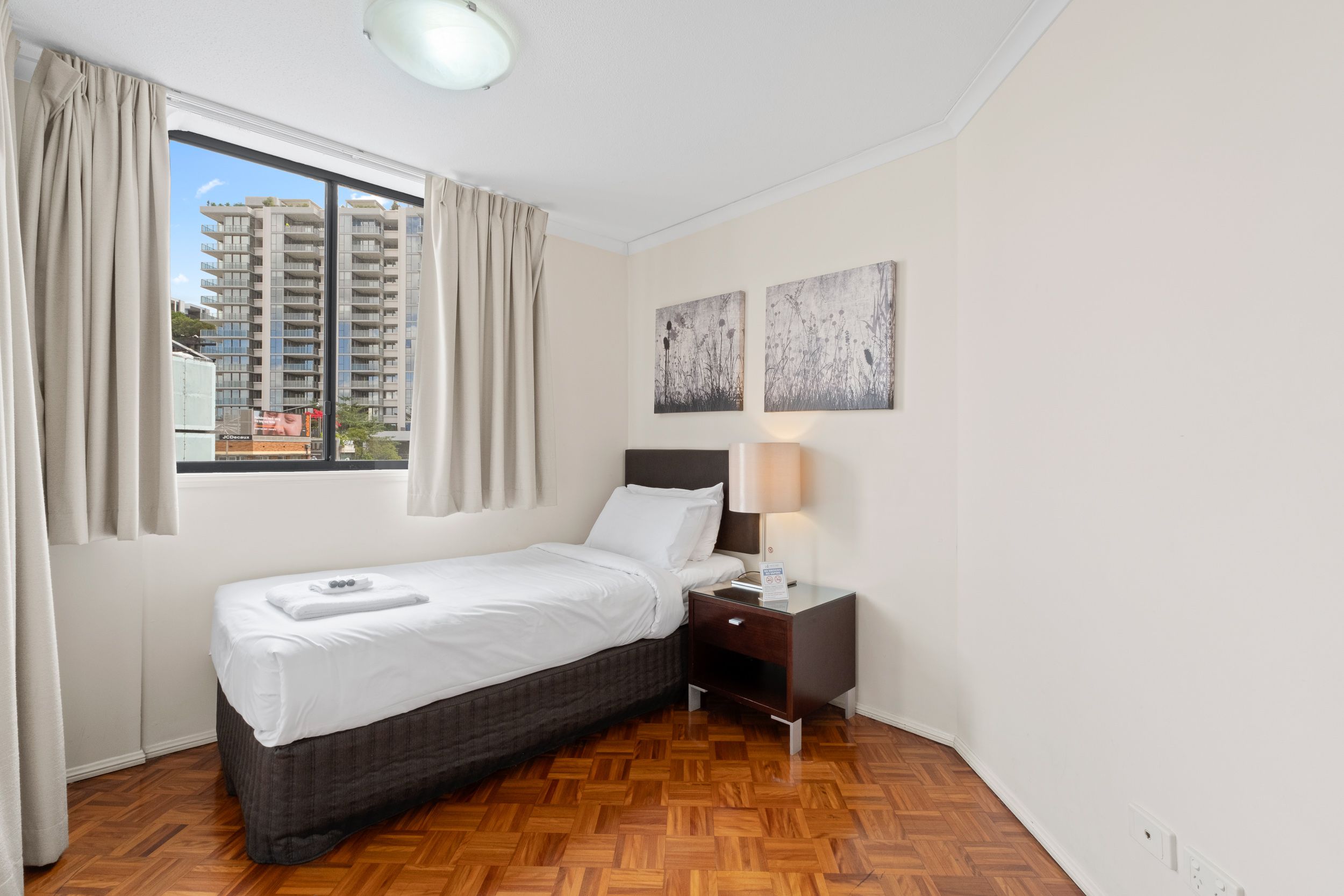 312 & 313/5 Edmondstone Street — photo 6 of 14